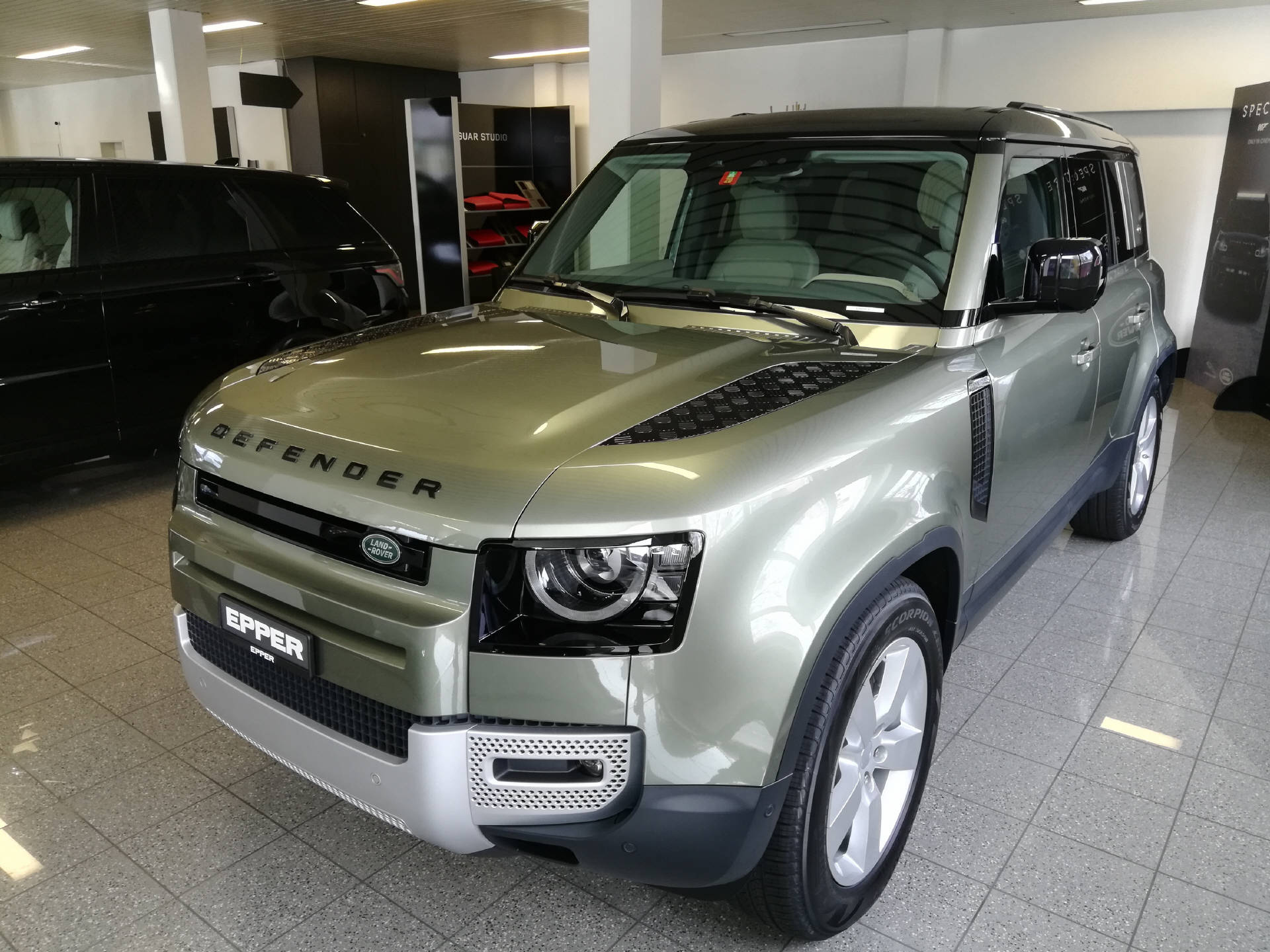 LAND ROVER Defender 110 2.0 SD4 240 First Edition-image-22