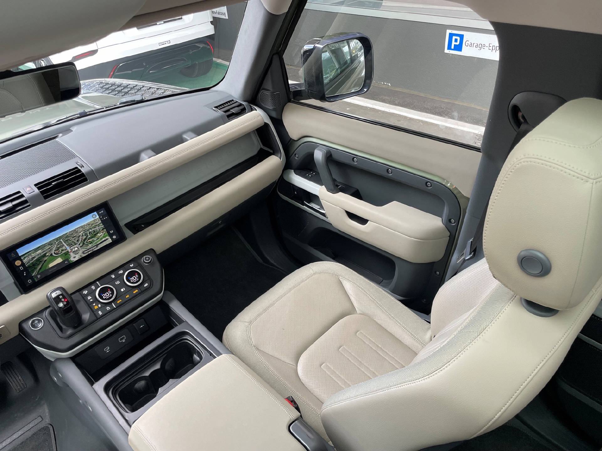 LAND ROVER Defender 110 2.0 SD4 240 First Edition-image-13