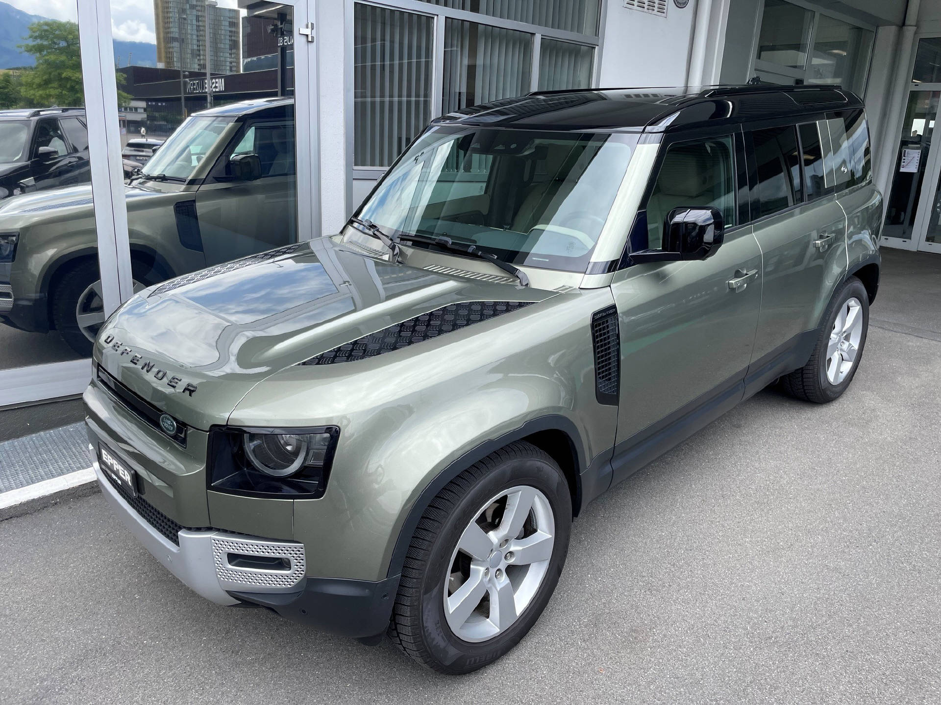 LAND ROVER Defender 110 2.0 SD4 240 First Edition-image-18