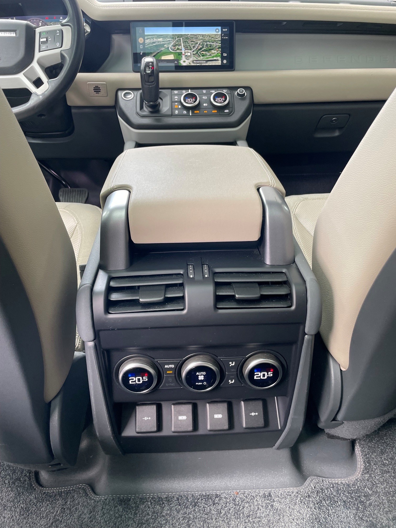 LAND ROVER Defender 110 2.0 SD4 240 First Edition-image-15