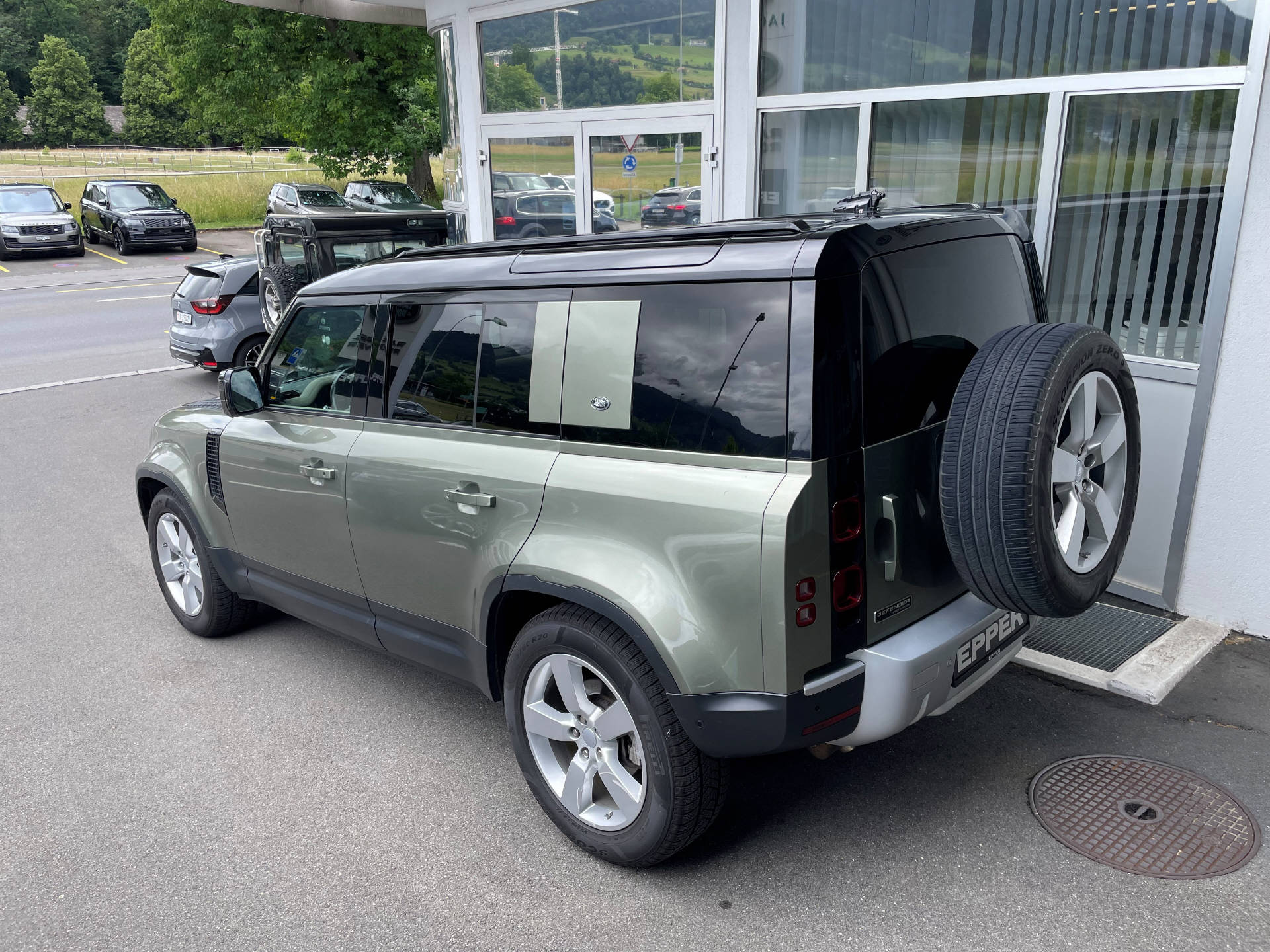 LAND ROVER Defender 110 2.0 SD4 240 First Edition-image-19