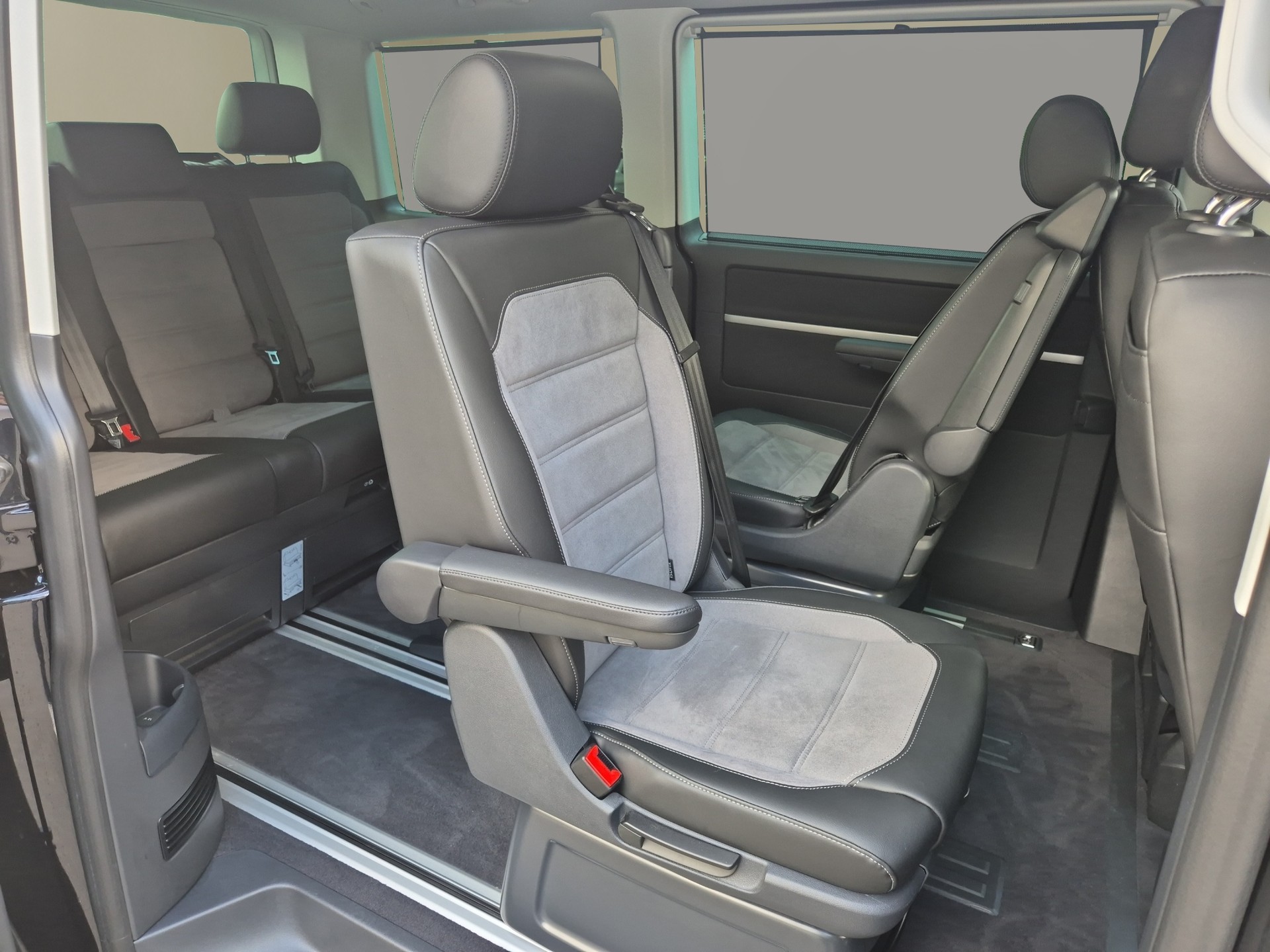 VW T6.1 Multivan 2.0 Bi-TDI Comfortline 4Motion DSG-image-16