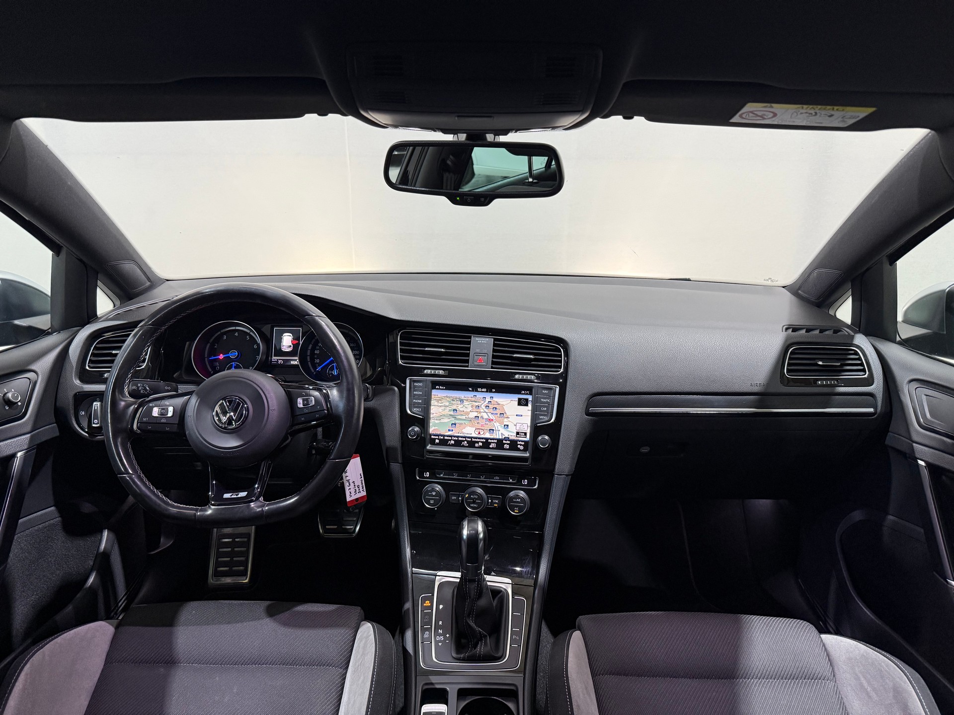 VW Golf Variant 2.0 TSI R 4 Motion DSG (CH Fahrzeug)-image-11
