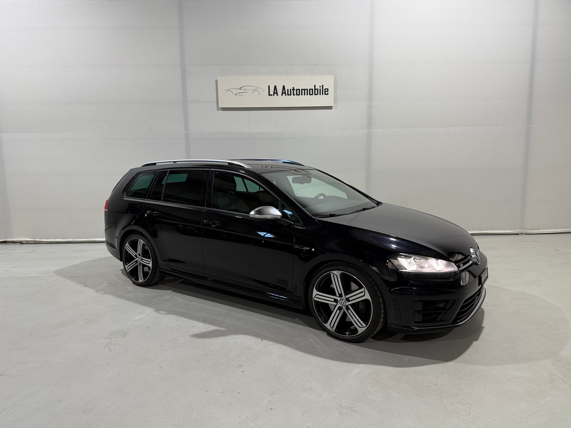 VW Golf Variant 2.0 TSI R 4 Motion DSG (CH Fahrzeug)-image-5