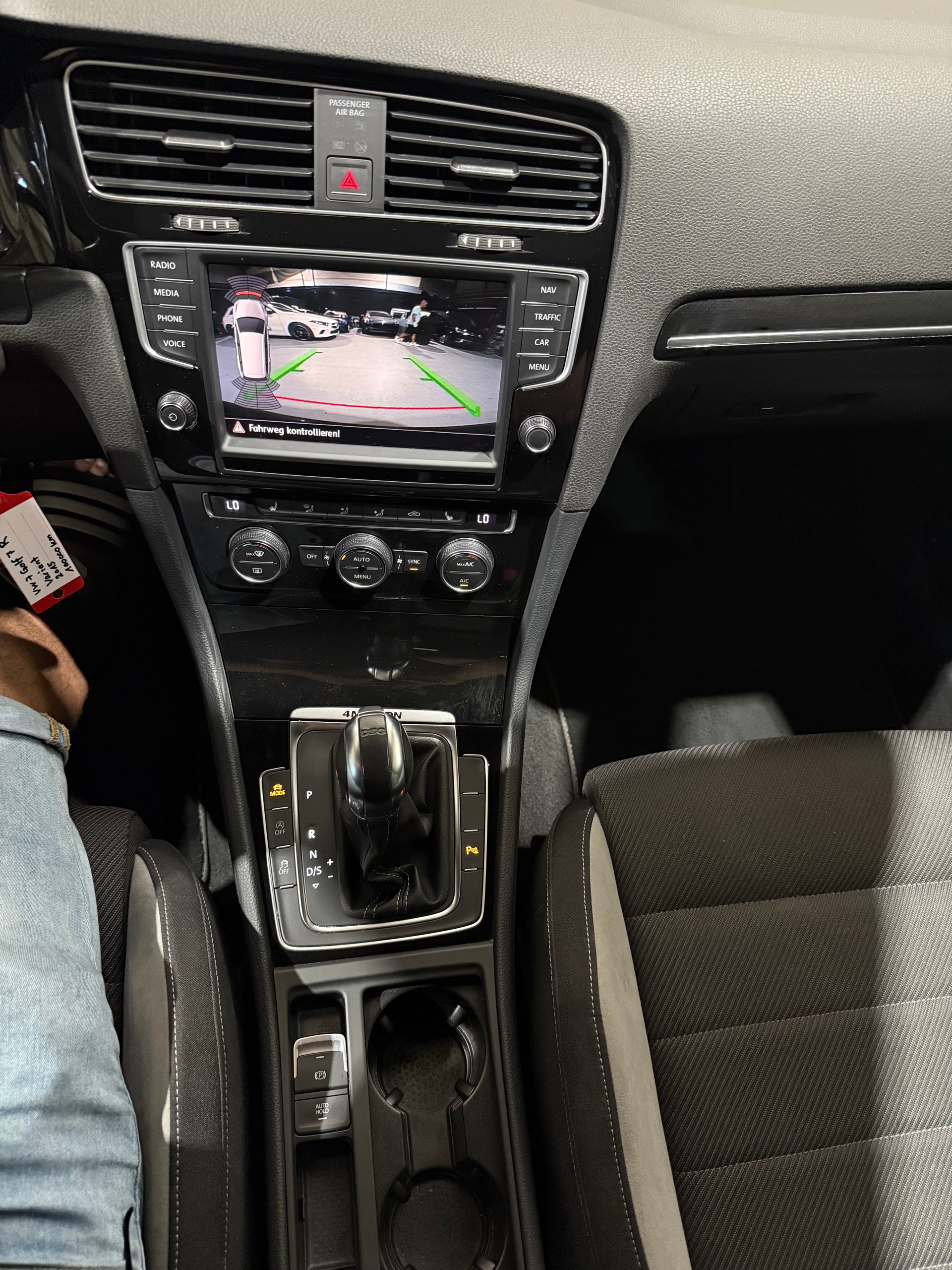 VW Golf Variant 2.0 TSI R 4 Motion DSG (CH Fahrzeug)-image-15