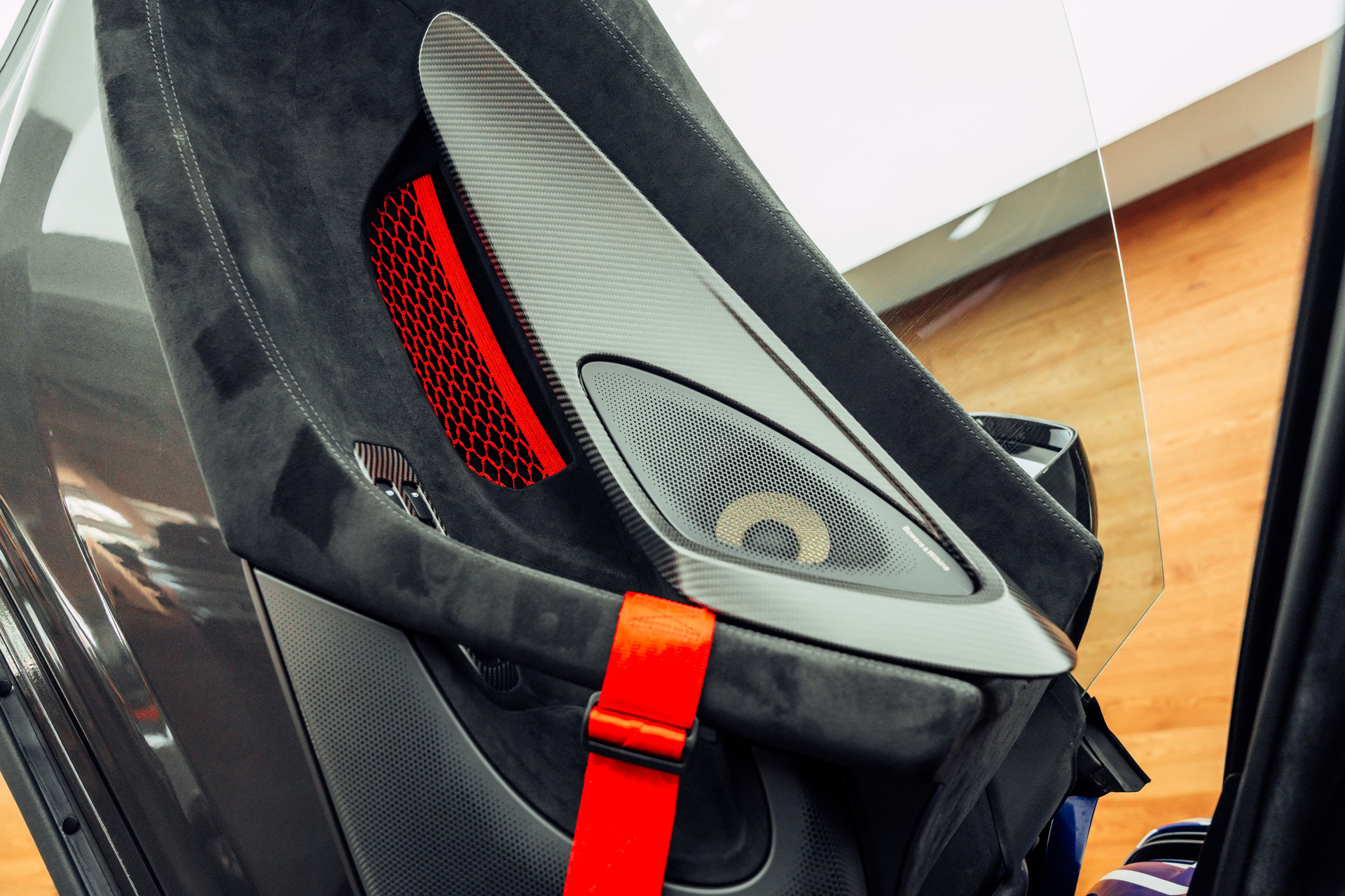 McLAREN 620R MSO Lantana Purple 1/225-image-13