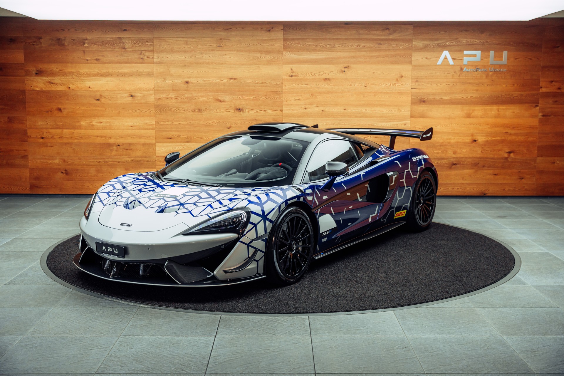 McLAREN 620R MSO Lantana Purple 1/225-showroom-element-3