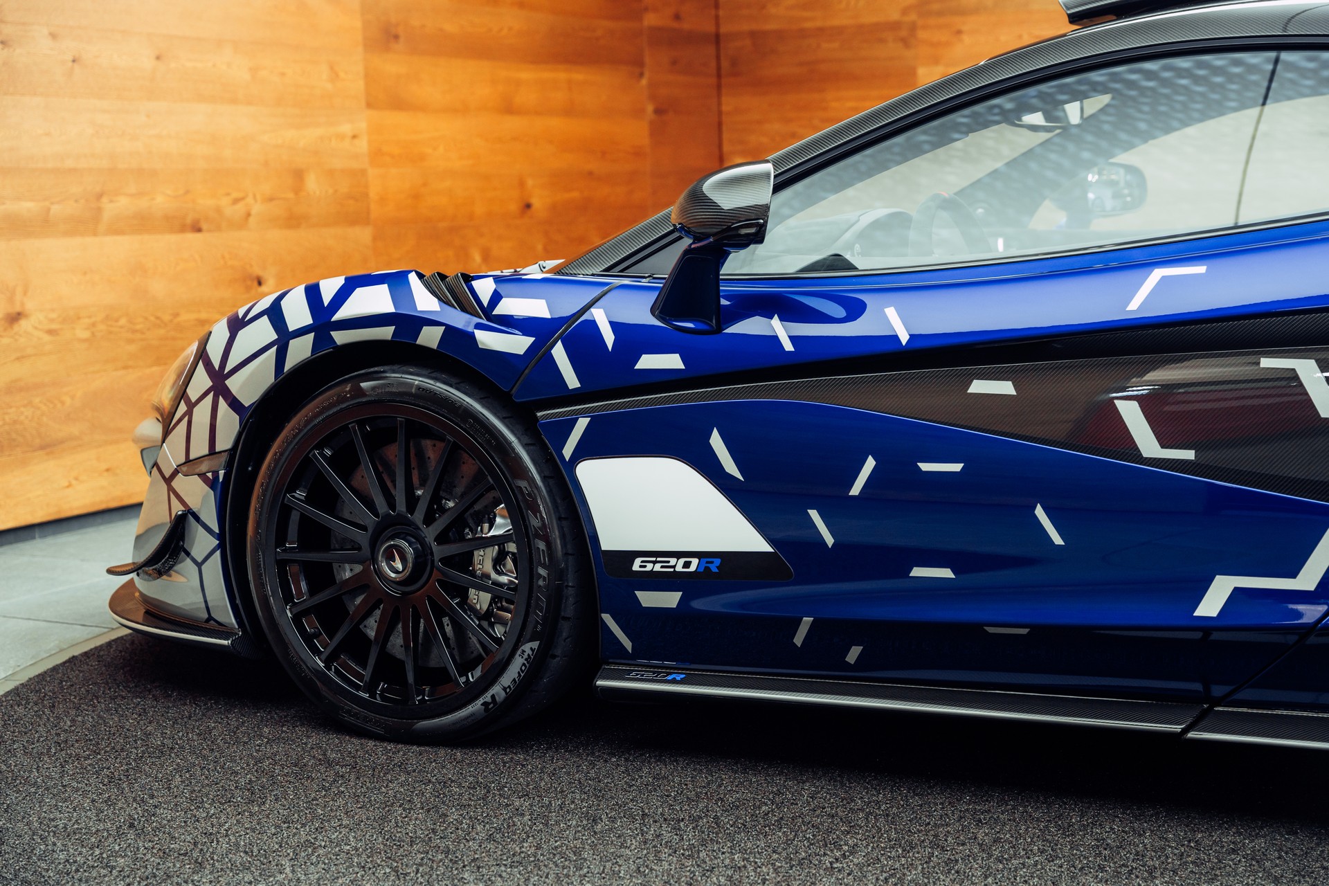 McLAREN 620R MSO Lantana Purple 1/225-image-26