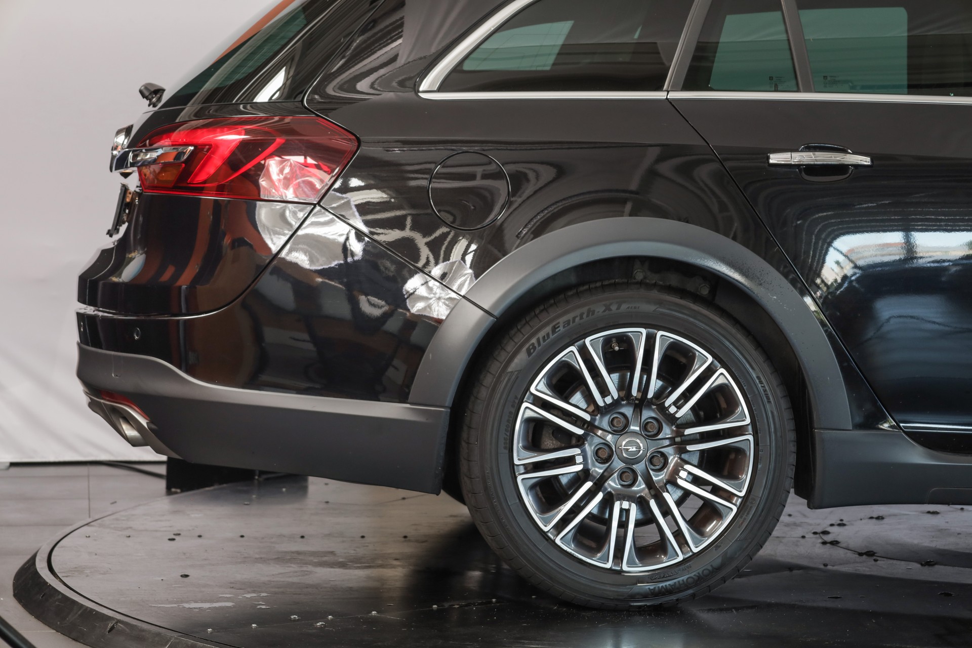 OPEL Insignia Country Tourer 2.0 Turbo 4WD Automatic-image-6
