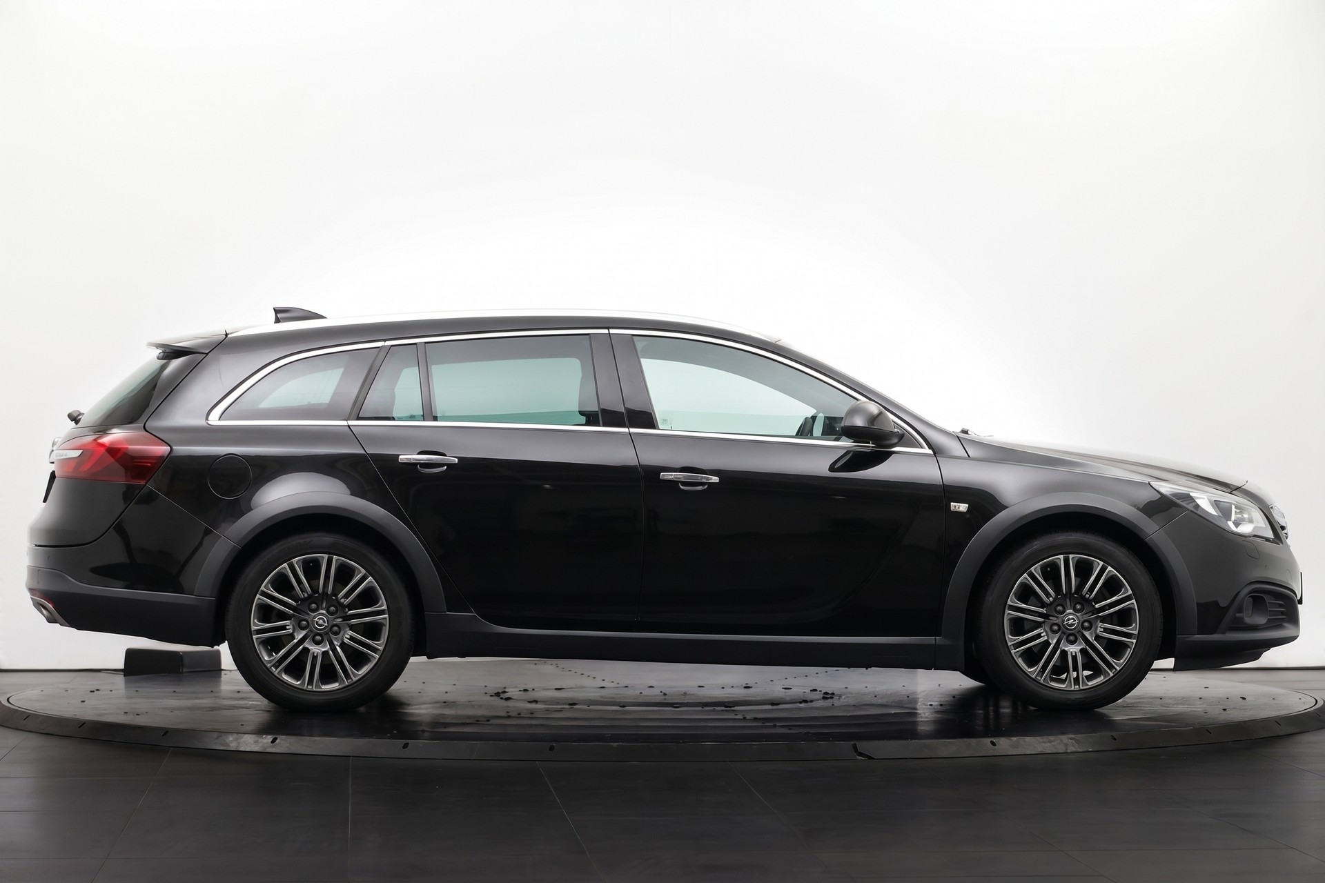 OPEL Insignia Country Tourer 2.0 Turbo 4WD Automatic-showroom-element-3