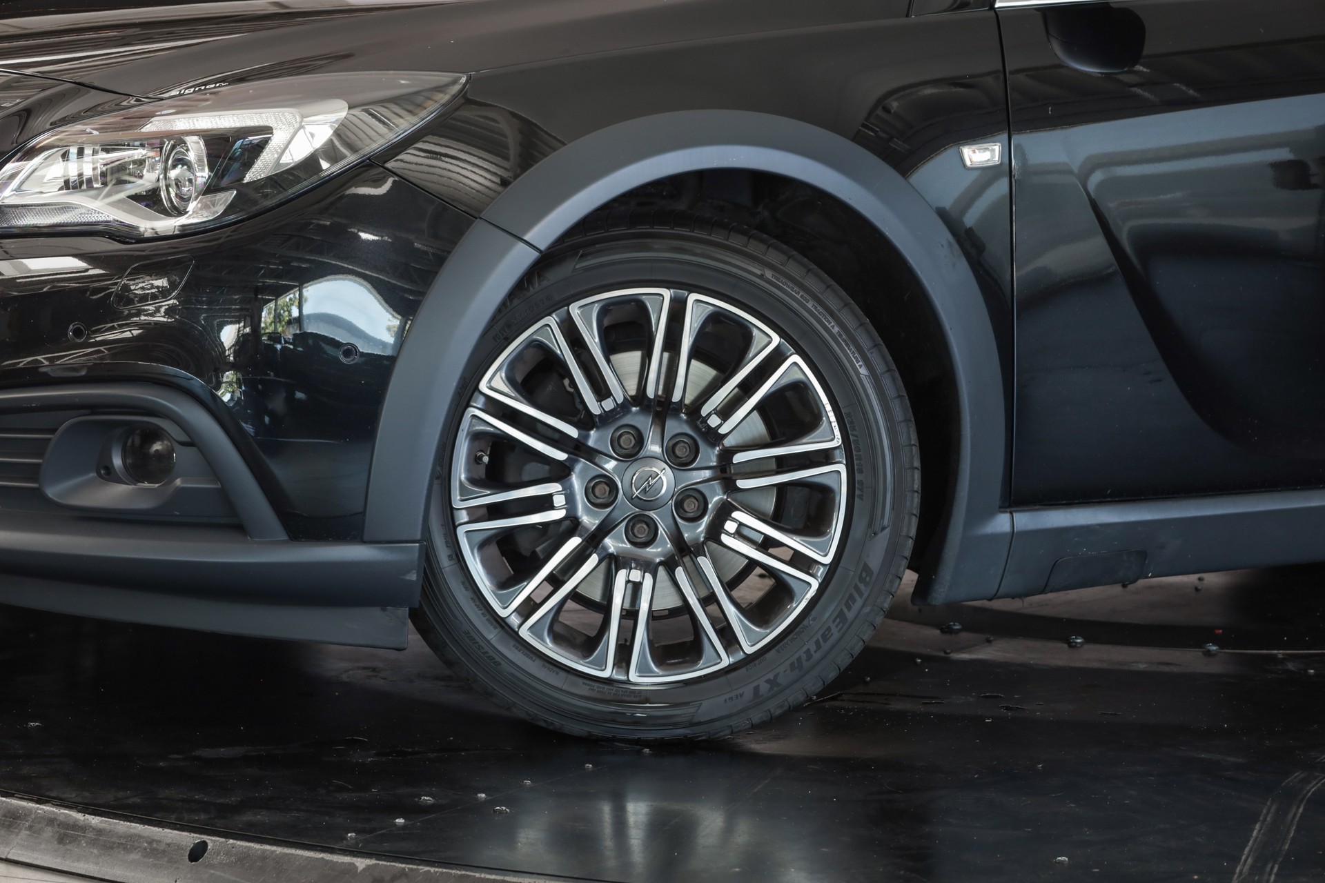 OPEL Insignia Country Tourer 2.0 Turbo 4WD Automatic-image-7