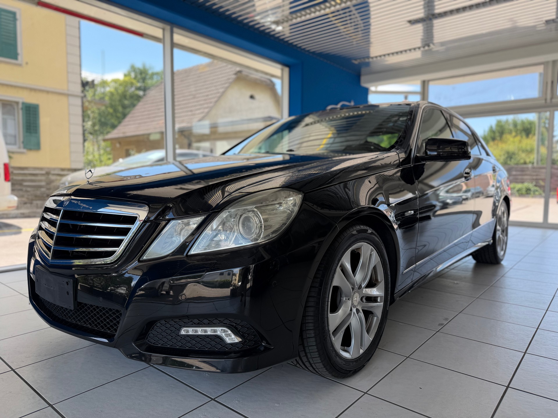 MERCEDES-BENZ E 250 CDI BlueEfficiency Avantgarde Automatic-showroom-element-1