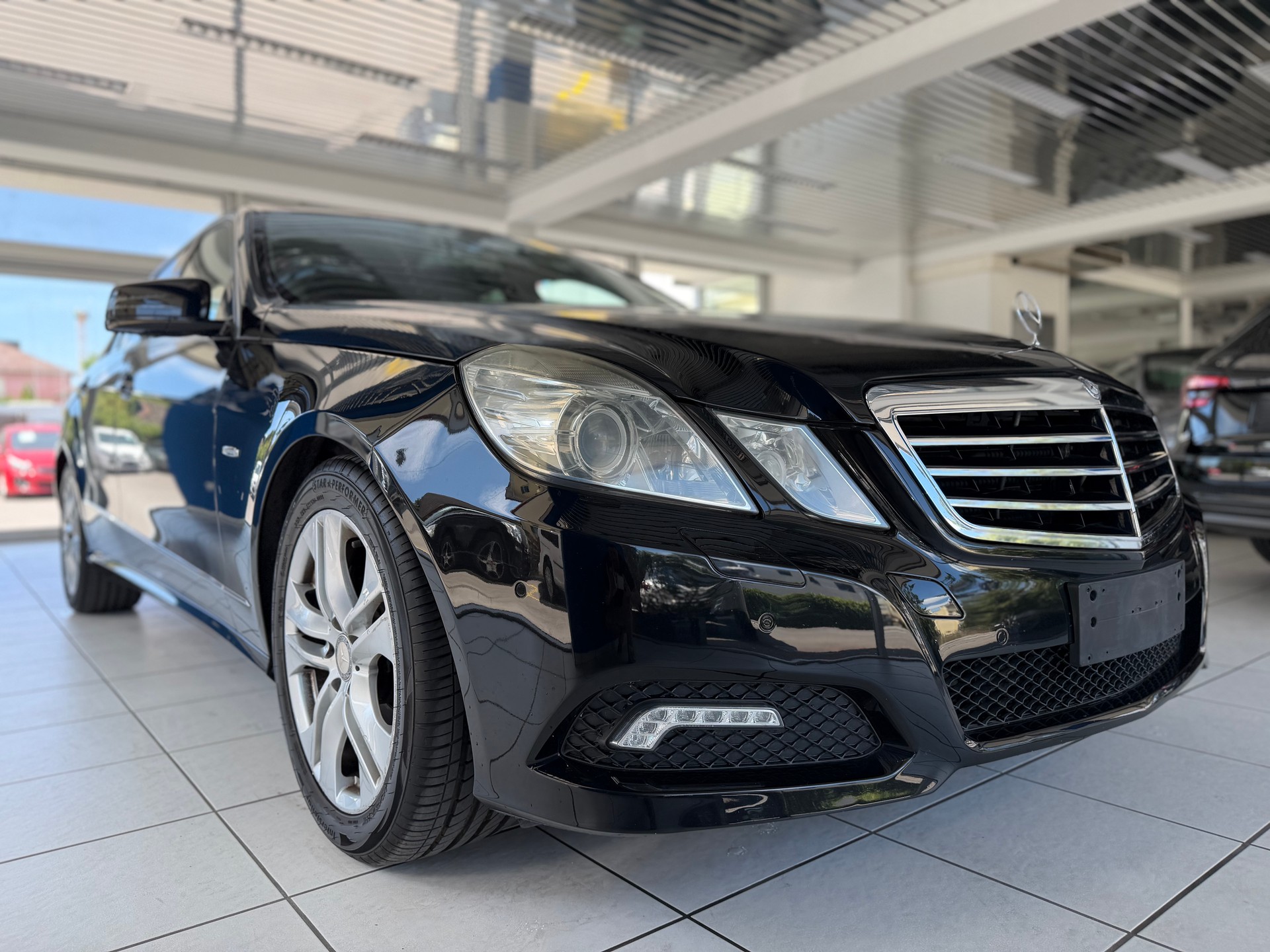 MERCEDES-BENZ E 250 CDI BlueEfficiency Avantgarde Automatic-showroom-element-3
