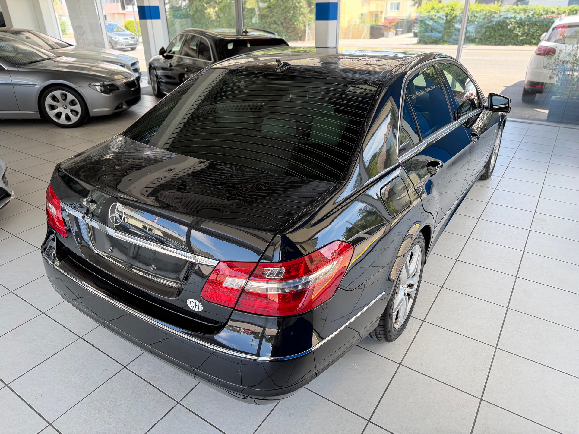 MERCEDES-BENZ E 250 CDI BlueEfficiency Avantgarde Automatic-image-4