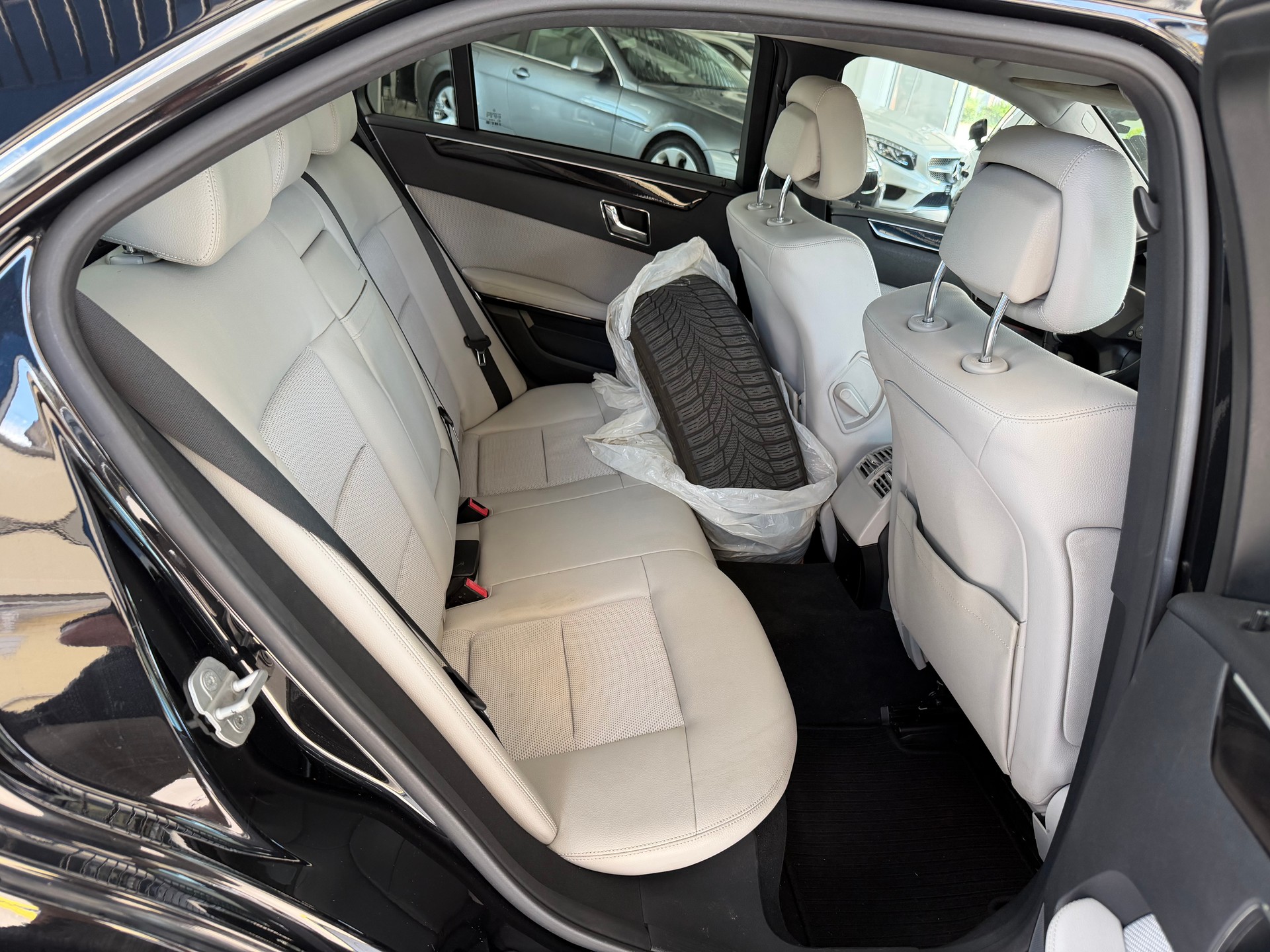 MERCEDES-BENZ E 250 CDI BlueEfficiency Avantgarde Automatic-image-17