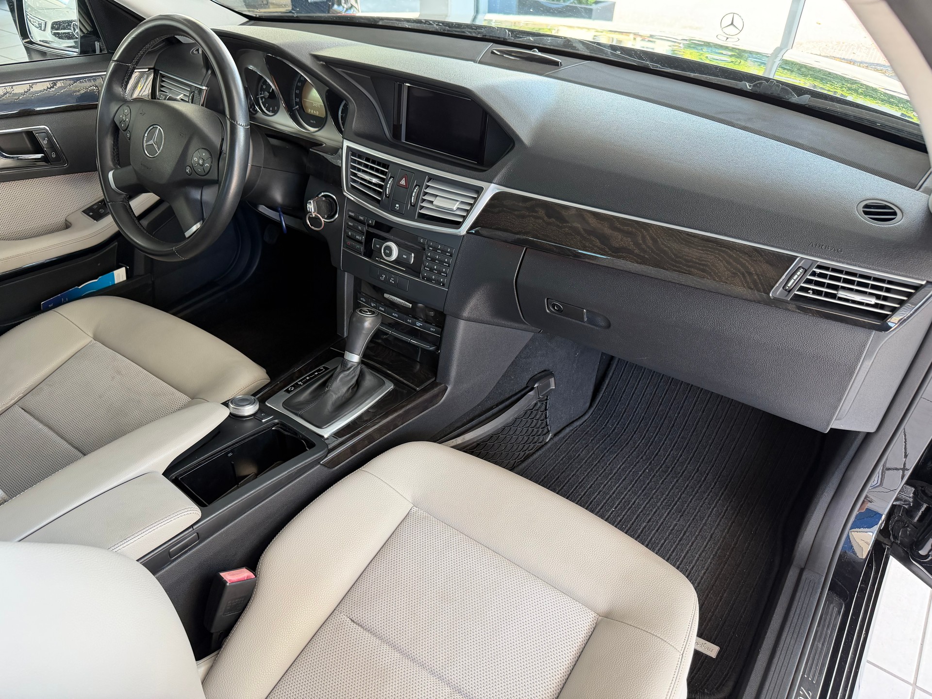 MERCEDES-BENZ E 250 CDI BlueEfficiency Avantgarde Automatic-image-13