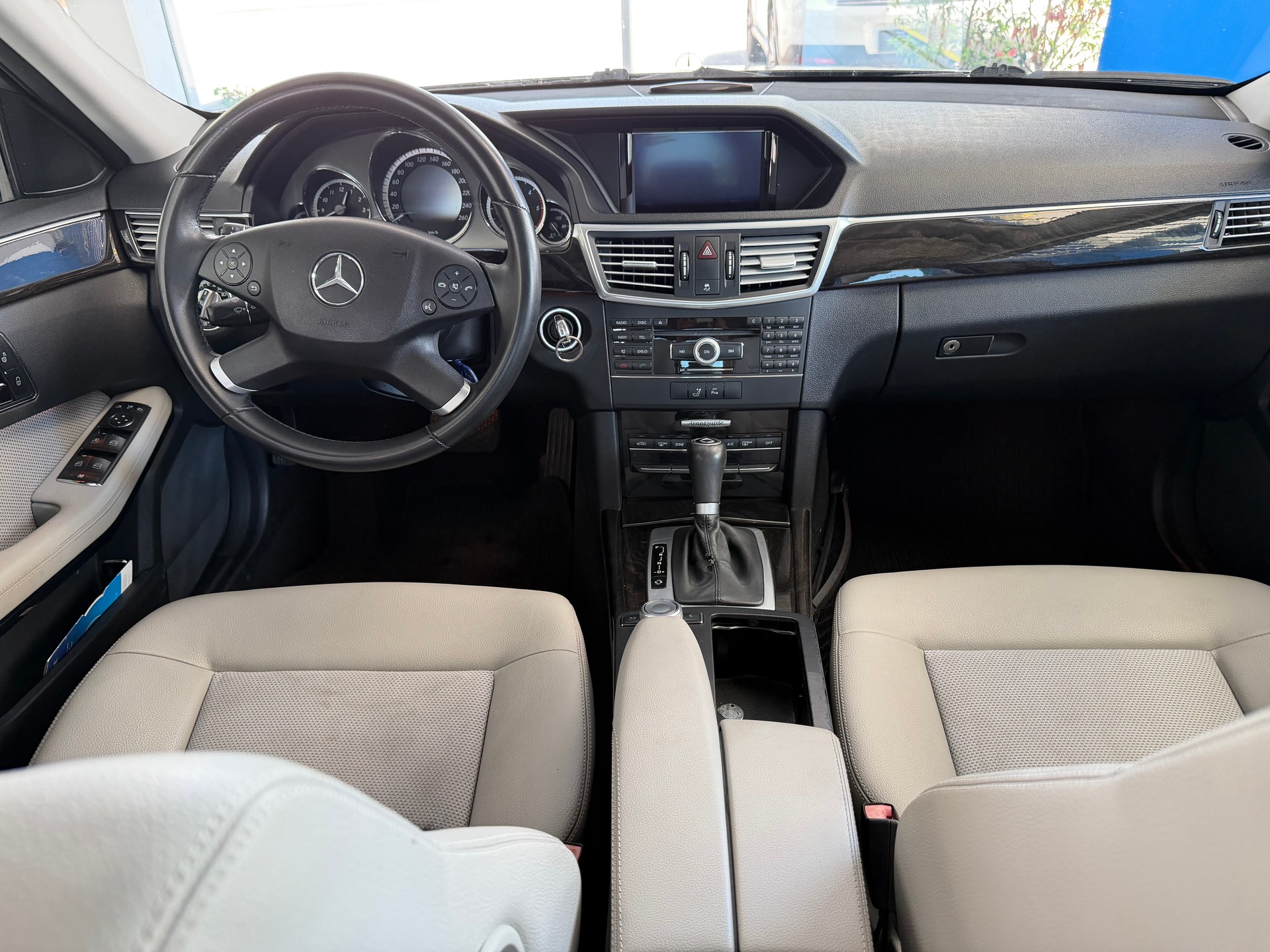 MERCEDES-BENZ E 250 CDI BlueEfficiency Avantgarde Automatic-image-9