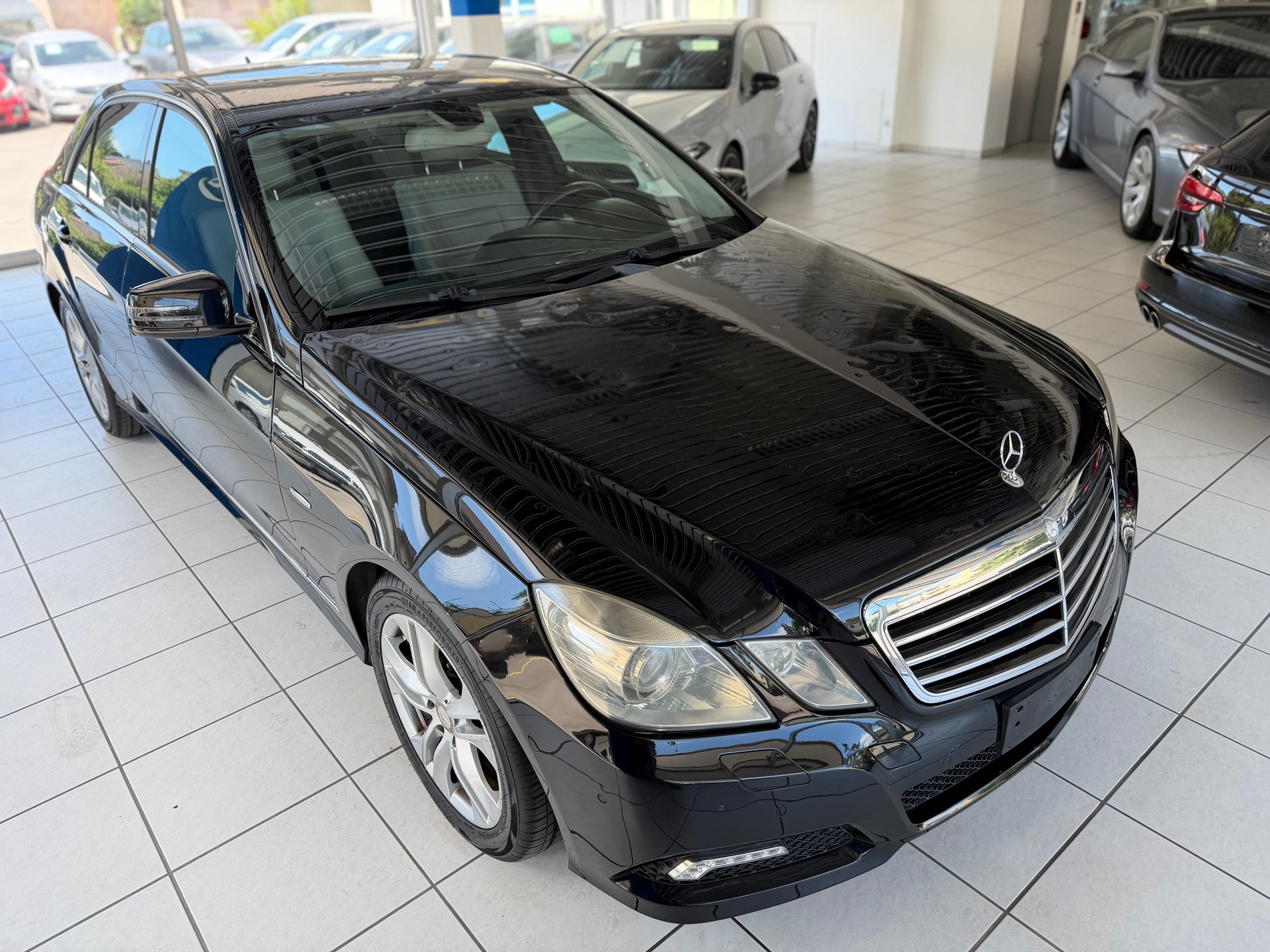 MERCEDES-BENZ E 250 CDI BlueEfficiency Avantgarde Automatic-showroom-element-2
