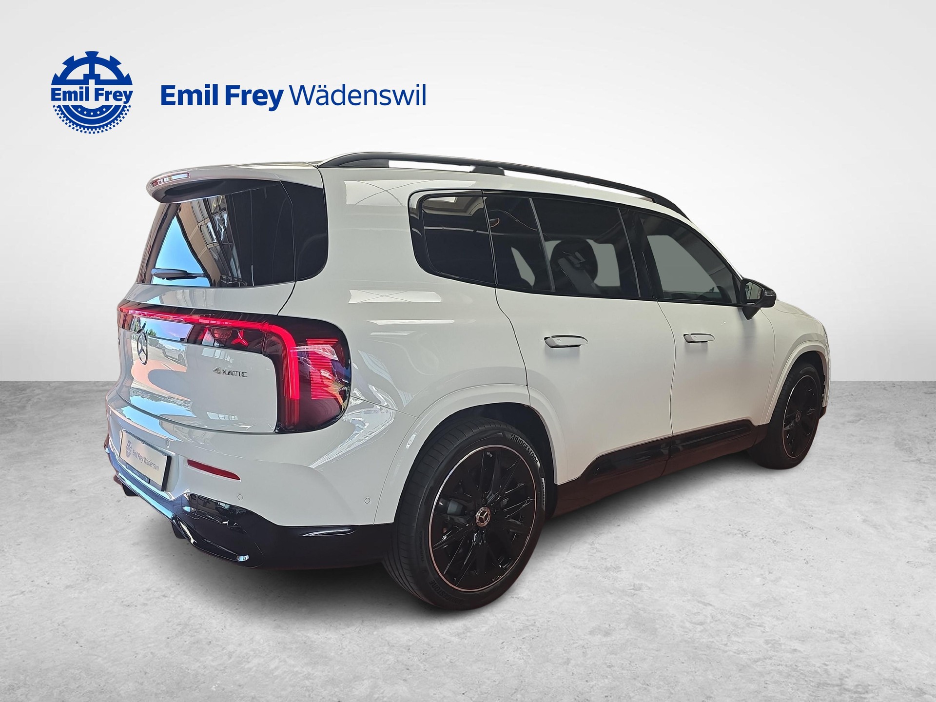 MERCEDES-BENZ GLB 220 4MATIC AMG Line-showroom-element-3