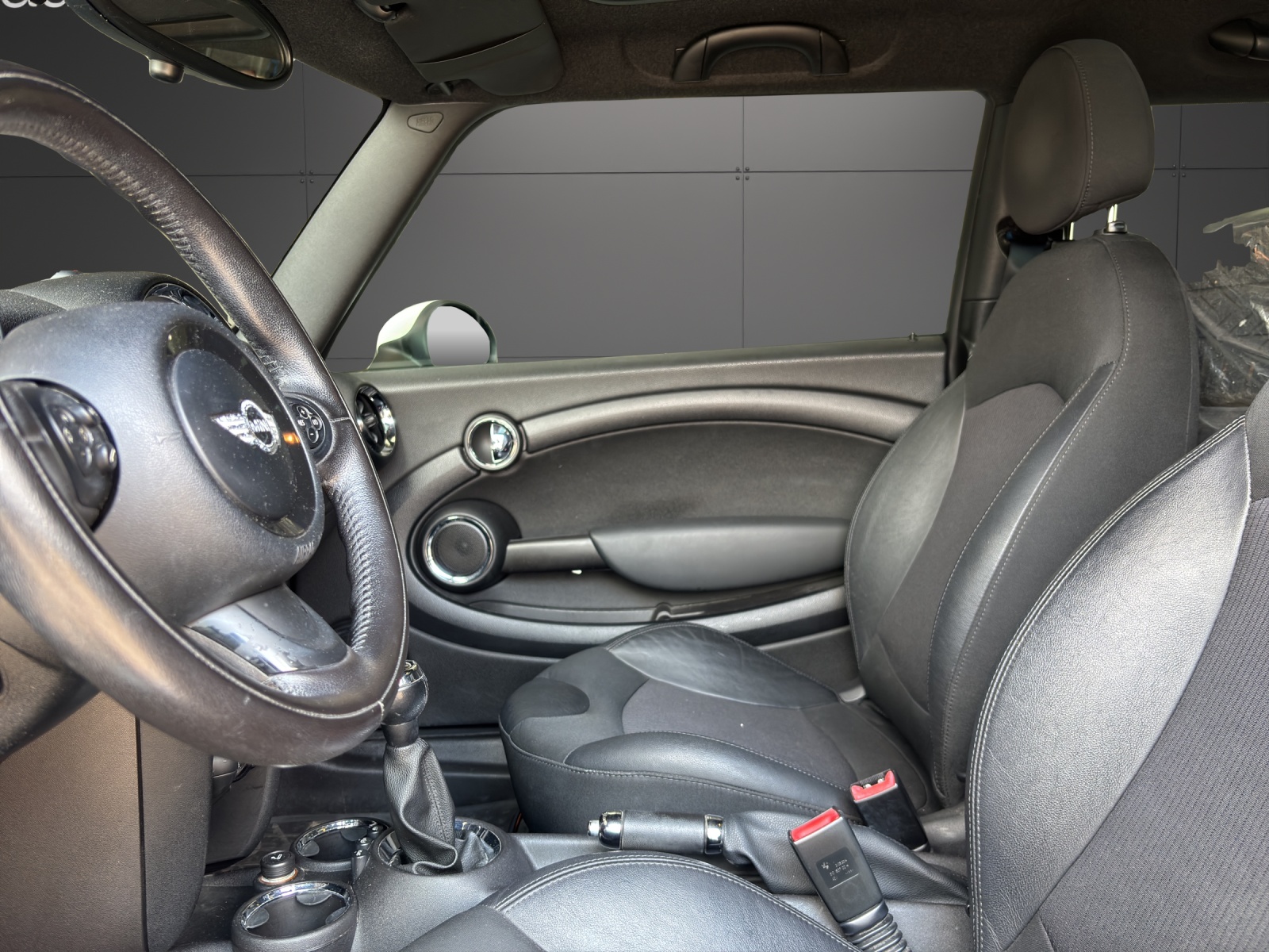 MINI Cooper-showroom-element-2