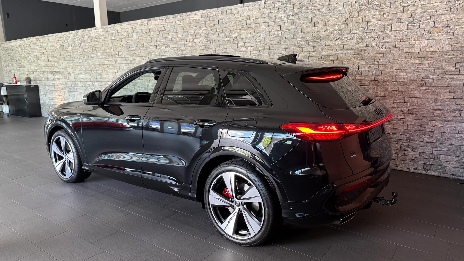 AUDI Q5 e-hybrid quattro 270 kW 367PS S-Line Schweizer-Fahrzeug-image-9