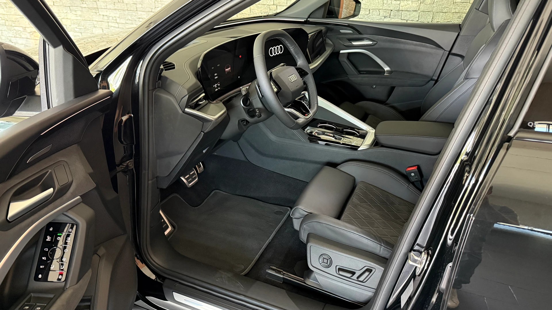 AUDI Q5 e-hybrid quattro 270 kW 367PS S-Line Schweizer-Fahrzeug-showroom-element-3