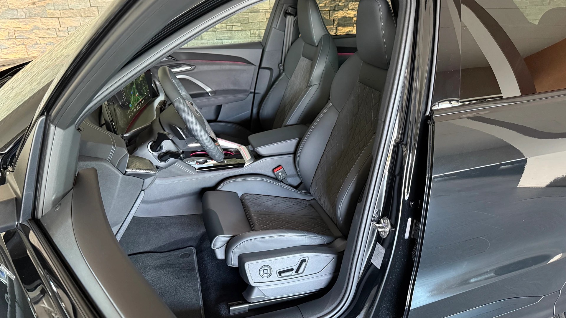 AUDI Q5 e-hybrid quattro 270 kW 367PS S-Line Schweizer-Fahrzeug-image-13