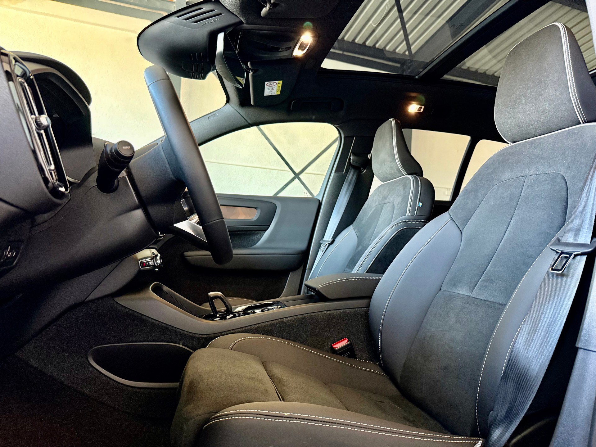 VOLVO C40 Recharge P8 Twin AWD Pure Electric Ultimate-image-7
