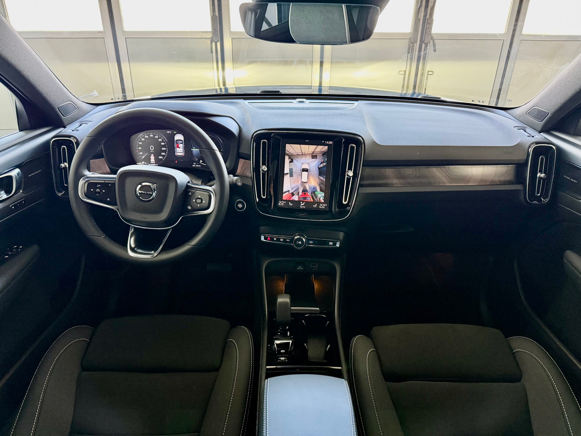 VOLVO C40 Recharge P8 Twin AWD Pure Electric Ultimate-image-6