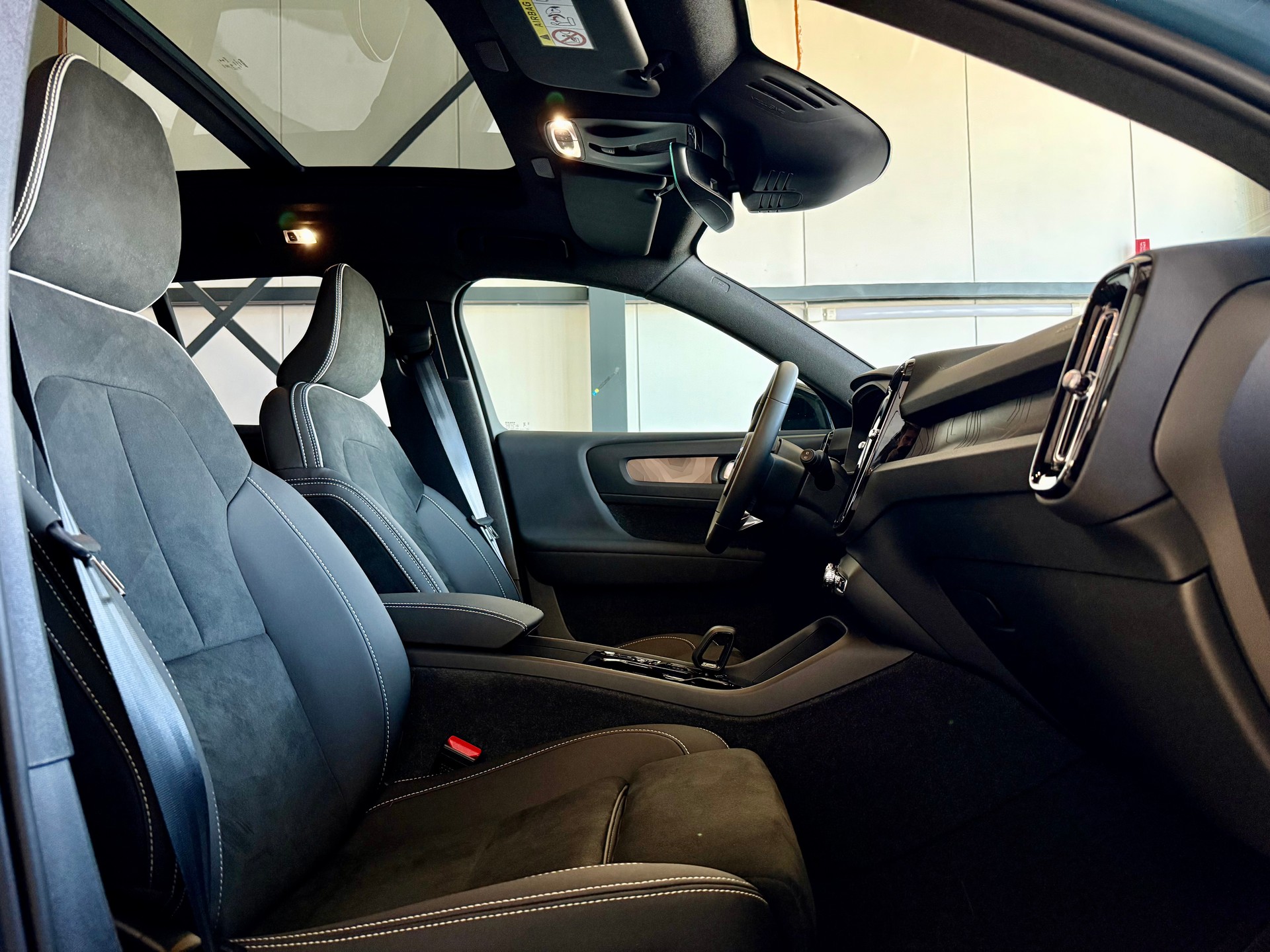VOLVO C40 Recharge P8 Twin AWD Pure Electric Ultimate-image-8