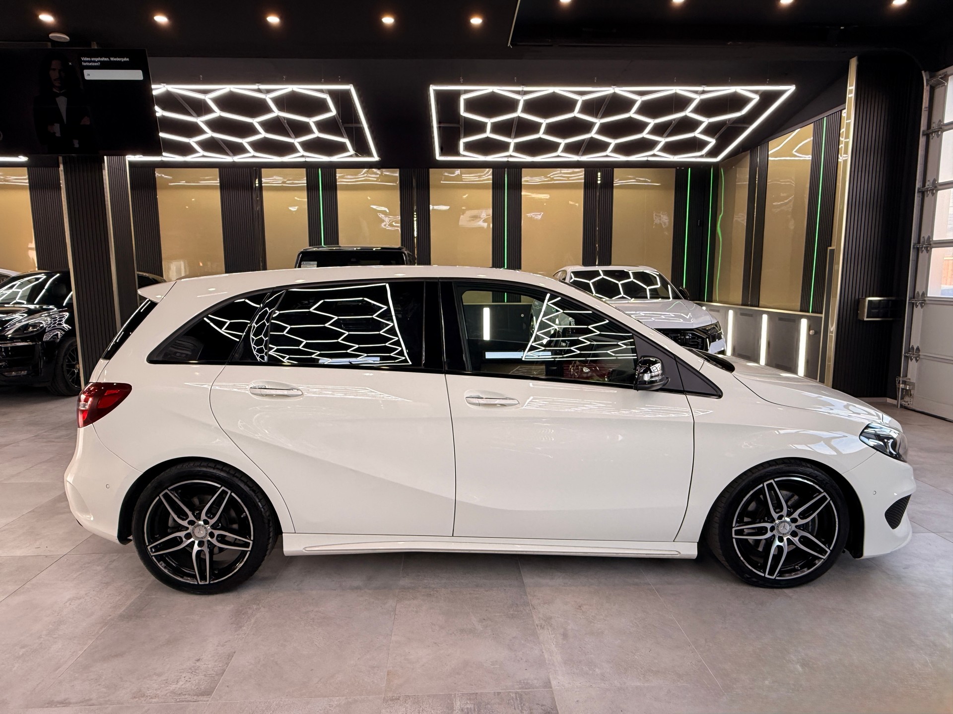 MERCEDES-BENZ B 220 CDI Swiss Star Edition AMG Line 4Matic-showroom-element-3
