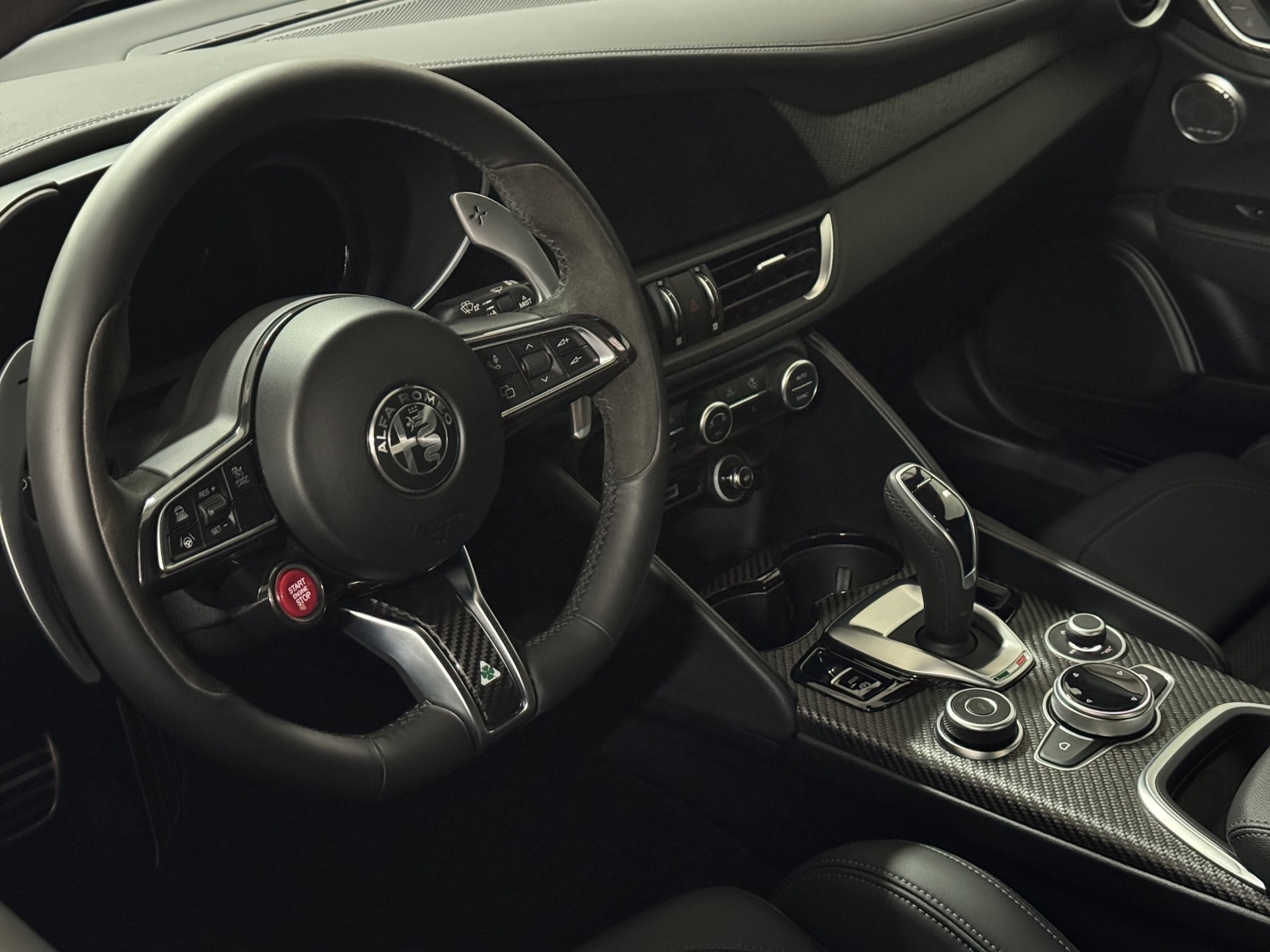 ALFA ROMEO Giulia 2.9 V6 Quadrifoglio "Akrapovic-Pack ADAS Plus"-image-15