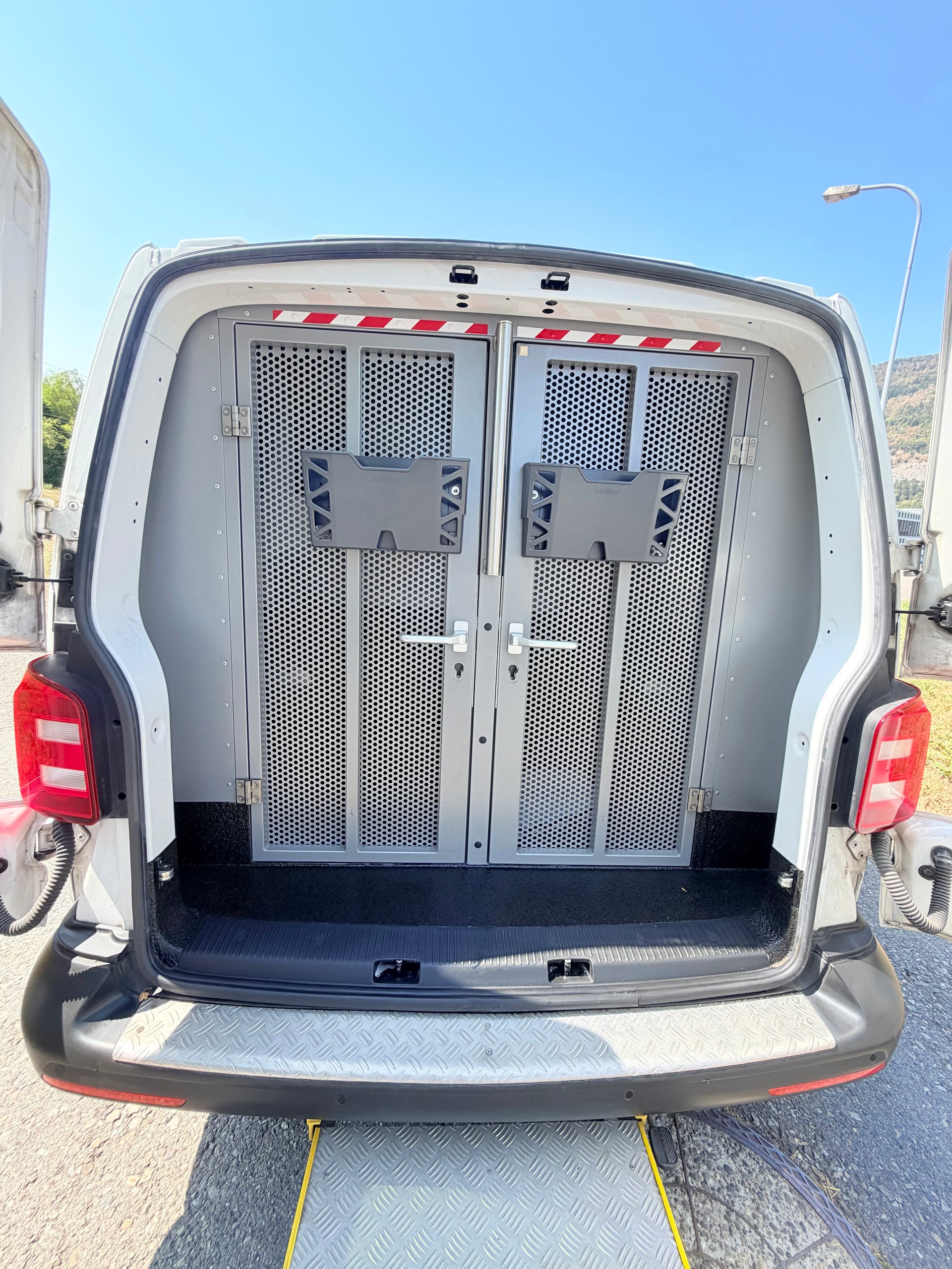 VW 4X4 "ZELLENWAGEN" T6 2.0 Bi-TDI 4-MOTION. AUTOMAT. EX POLICE. TOP AUSSTATTUNG. GEFÄNGNISWAGEN !! 240 PS. PREIS 23`900.--image-35