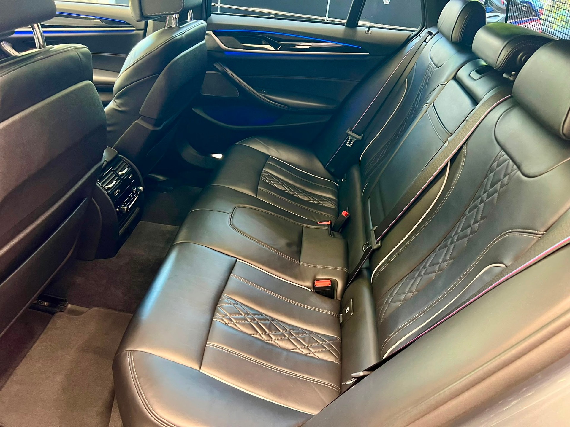 BMW M550d xDrive SAG Touring-image-9