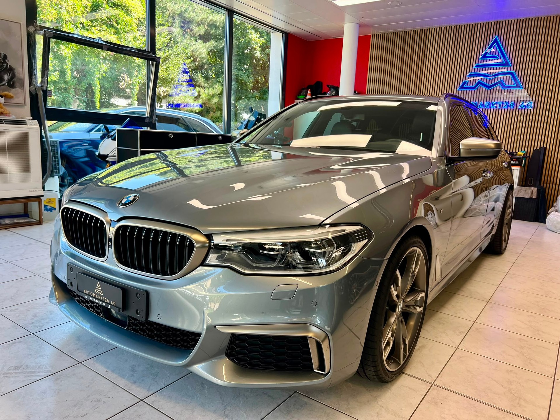 BMW M550d xDrive SAG Touring-image-2