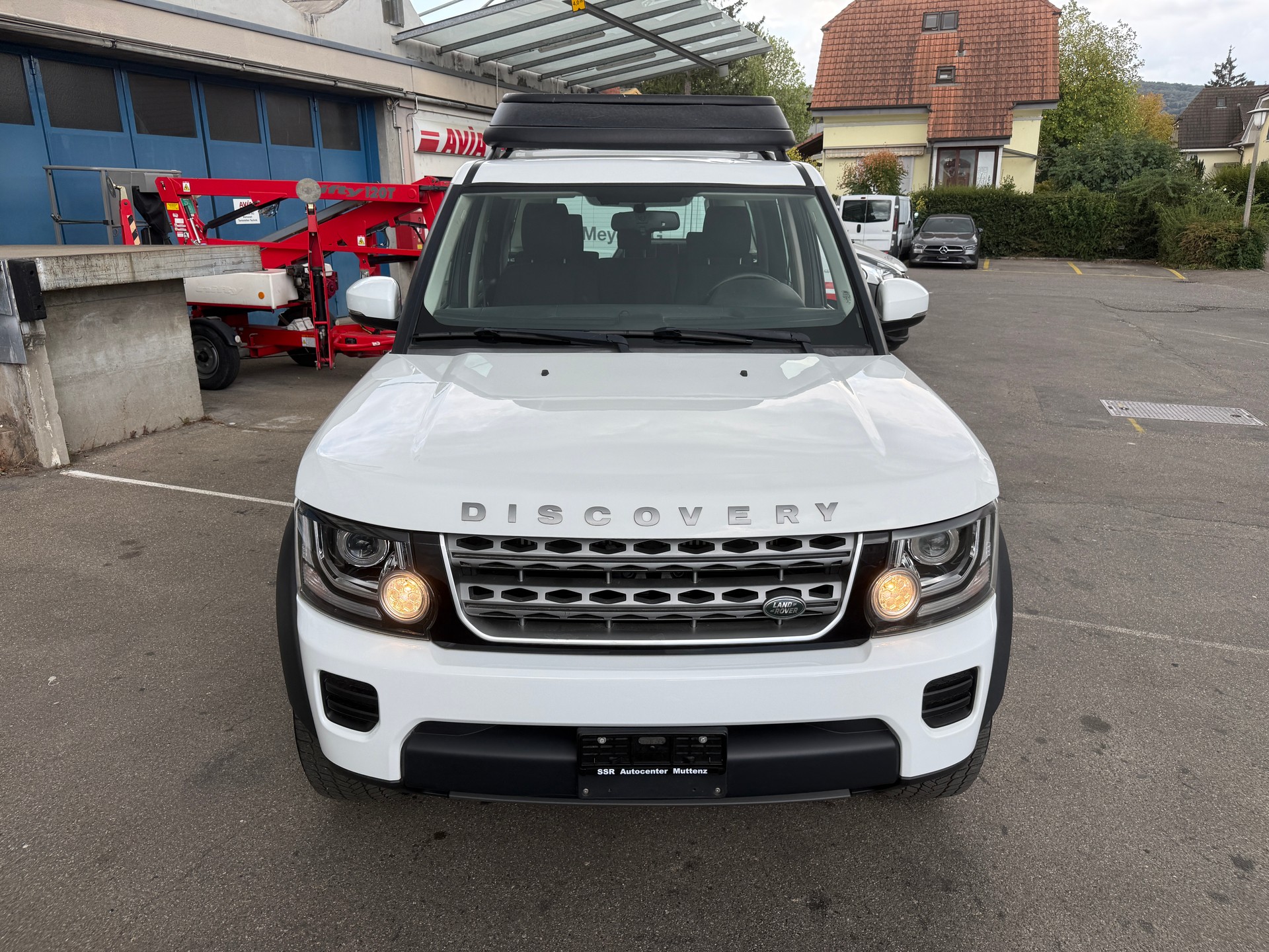 LAND ROVER Discovery 3.0 TDV6 S Automatic-image-2
