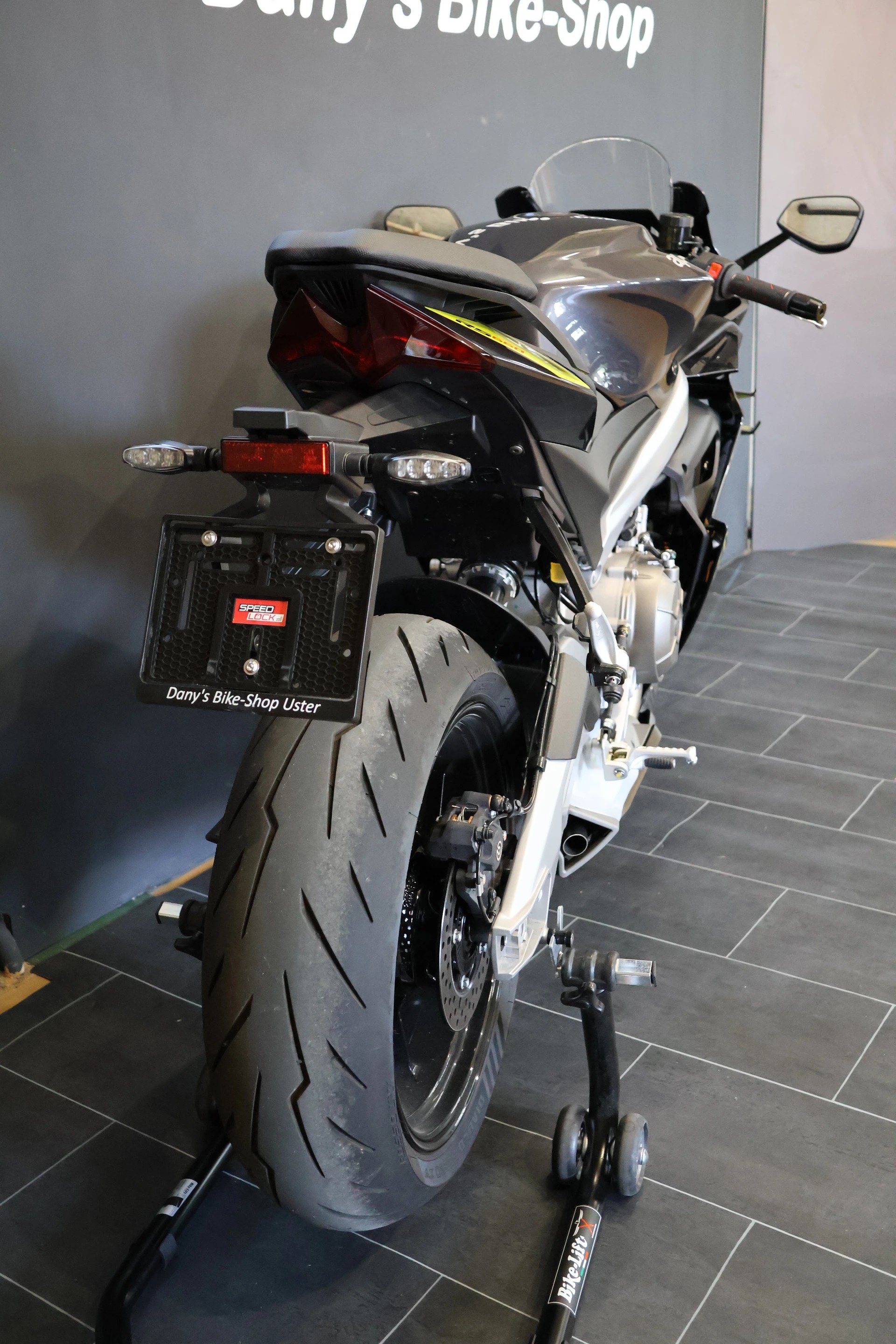 APRILIA RS 660 black Rims E5+ (35kW)-showroom-element-3