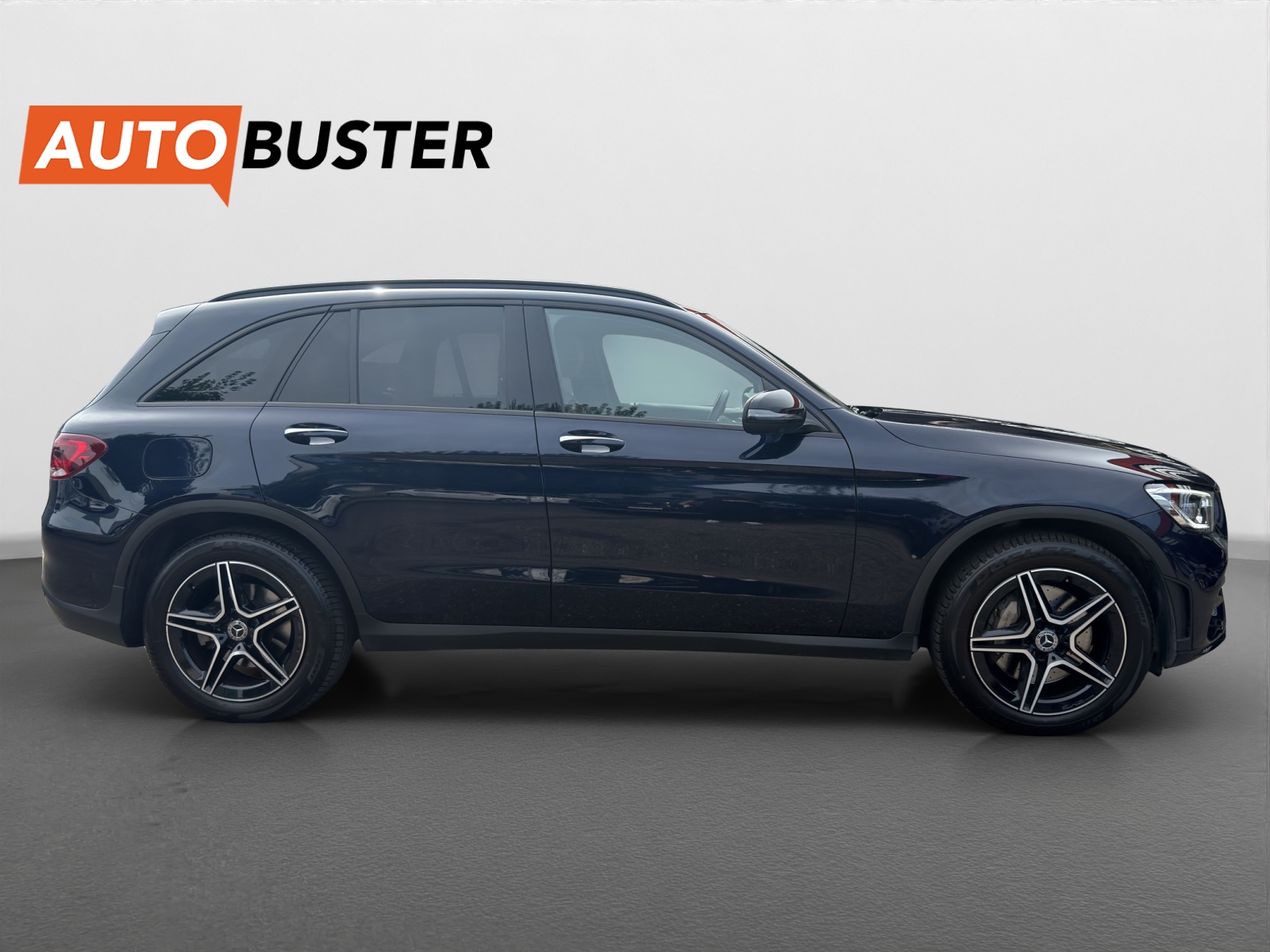 MERCEDES-BENZ GLC 300 AMG Line 4Matic 9G-Tronic-image-5