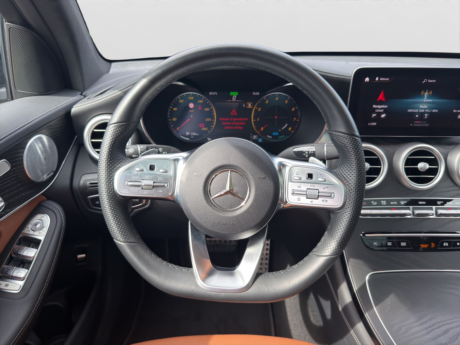 MERCEDES-BENZ GLC 300 AMG Line 4Matic 9G-Tronic-image-13