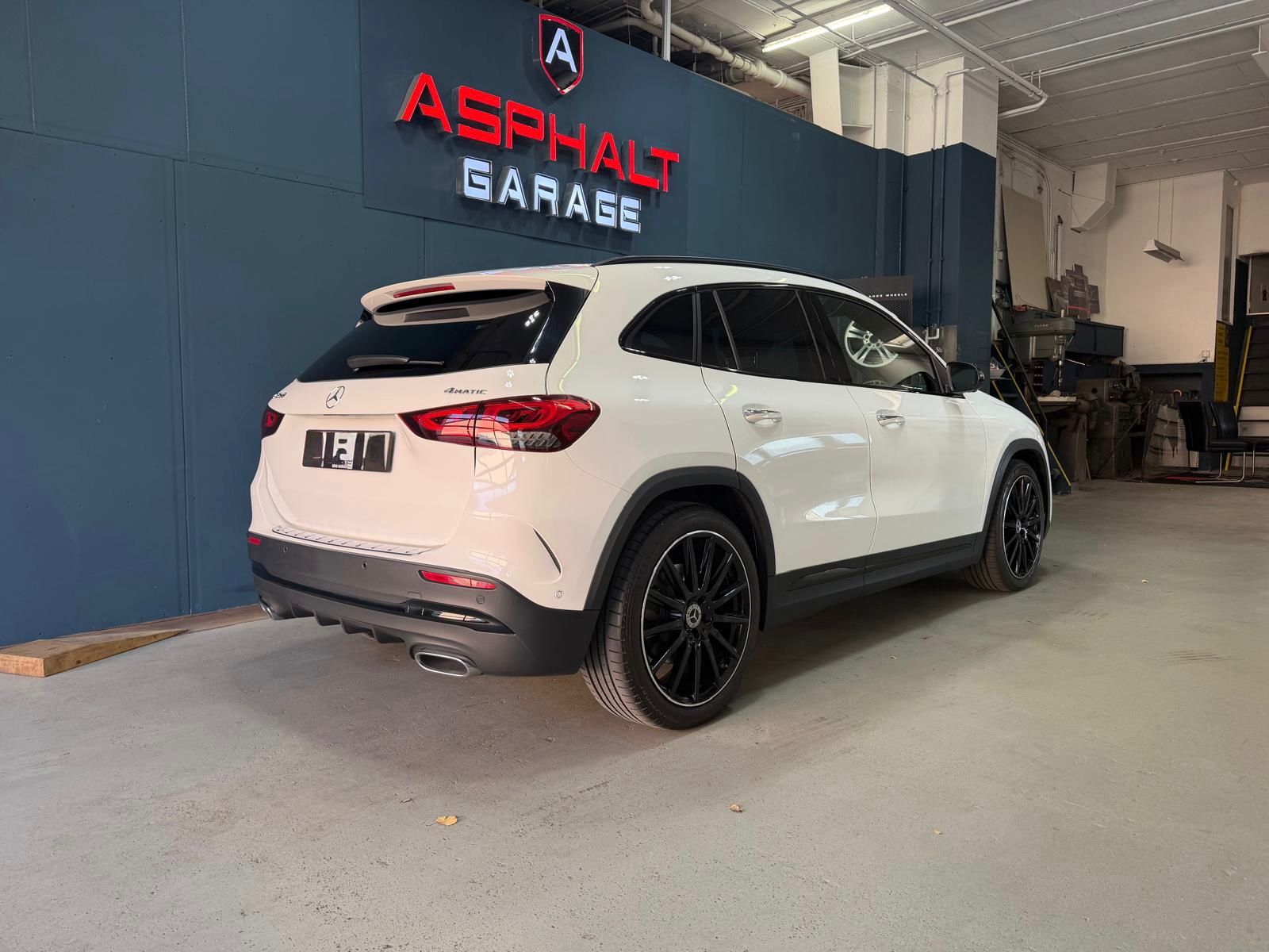 MERCEDES-BENZ GLA 250 4Matic AMG Line 8G-DCT-showroom-element-3