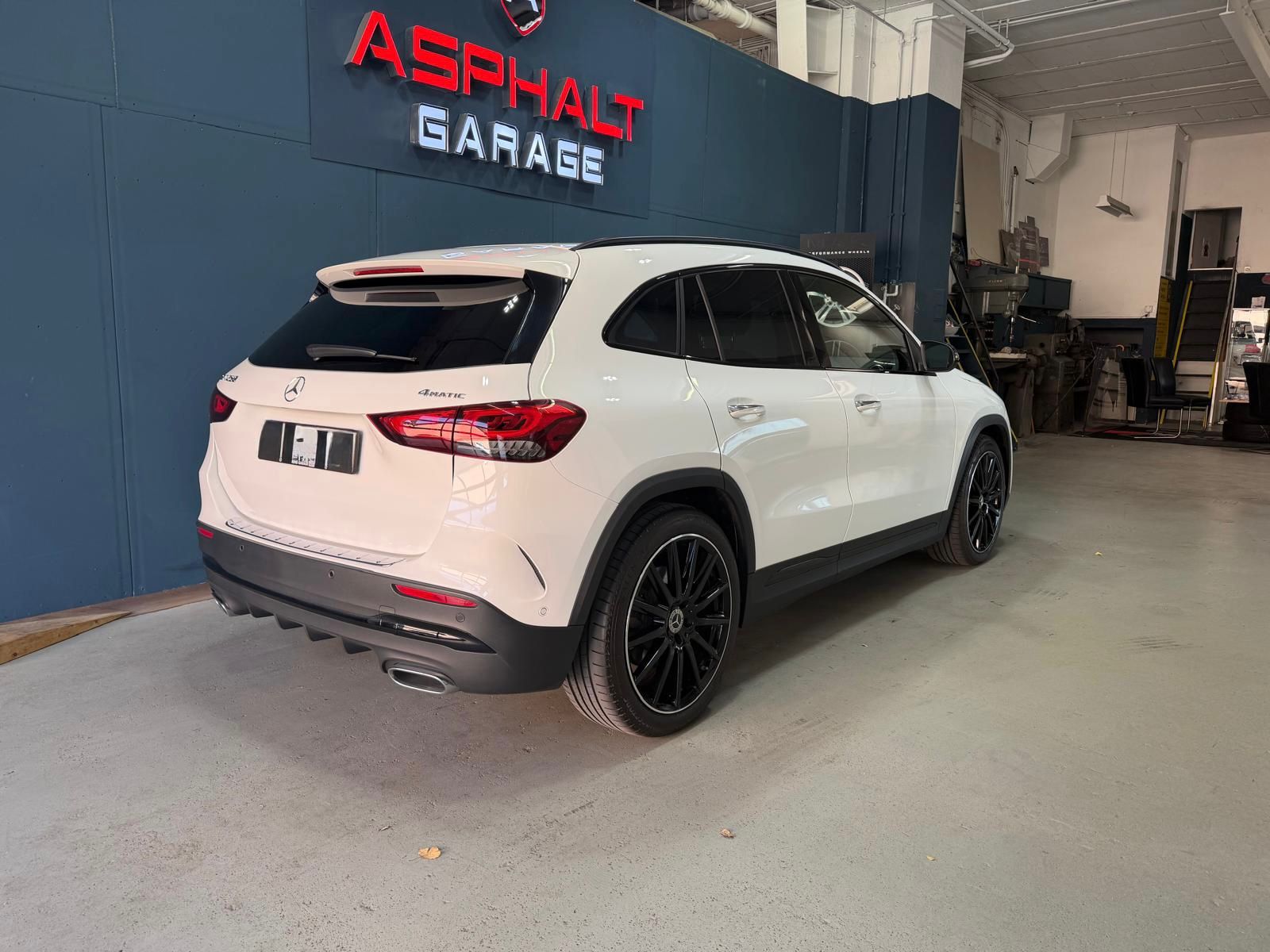 MERCEDES-BENZ GLA 250 4Matic AMG Line 8G-DCT-image-4