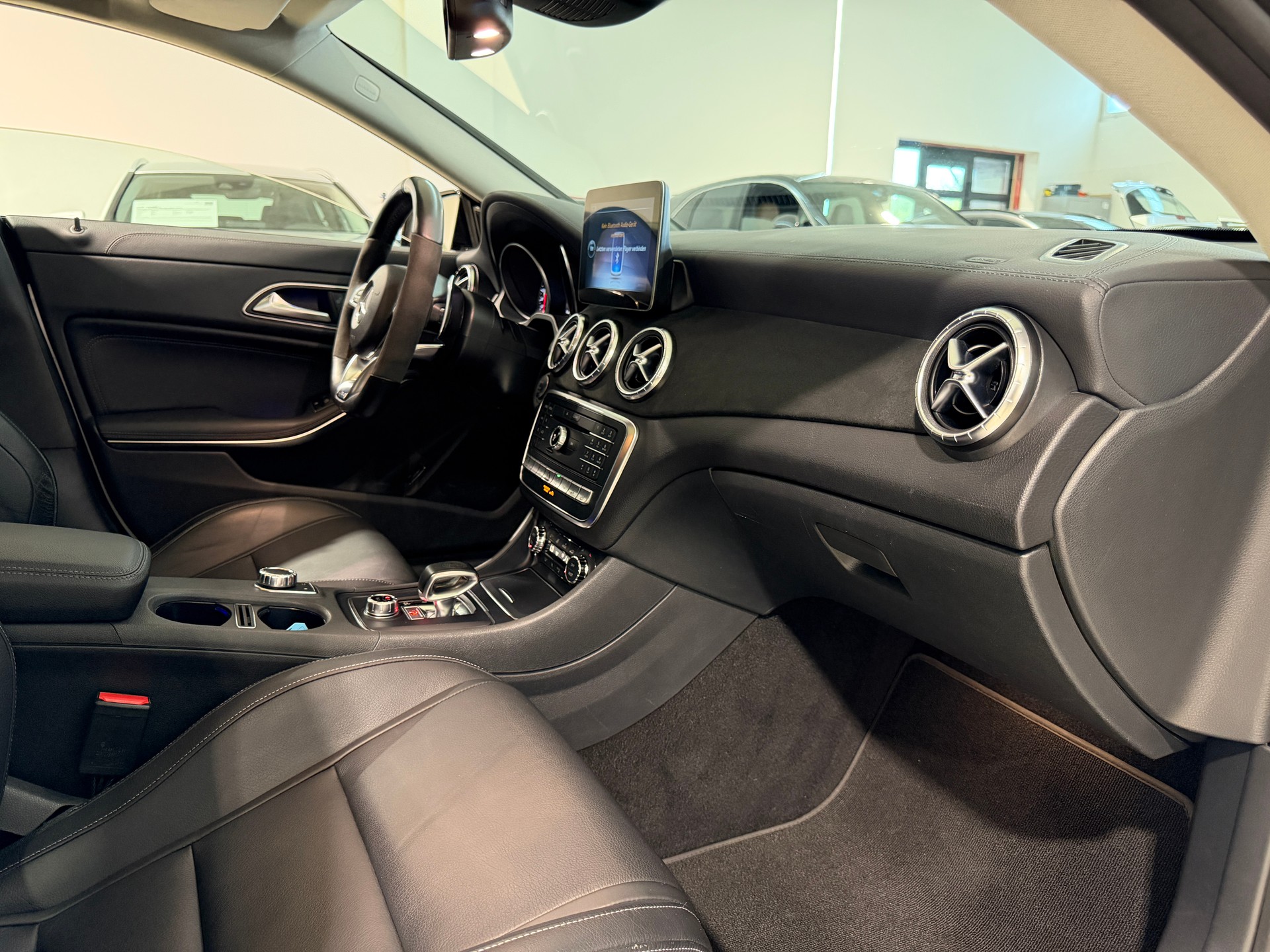 MERCEDES-BENZ CLA Shooting Brake 45 AMG 4Matic Speedshift-image-19