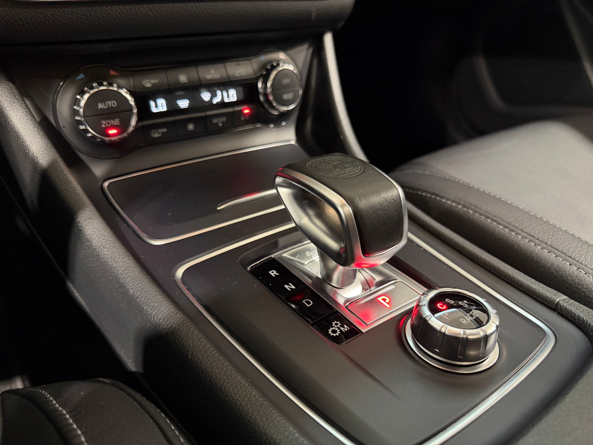 MERCEDES-BENZ CLA Shooting Brake 45 AMG 4Matic Speedshift-image-17