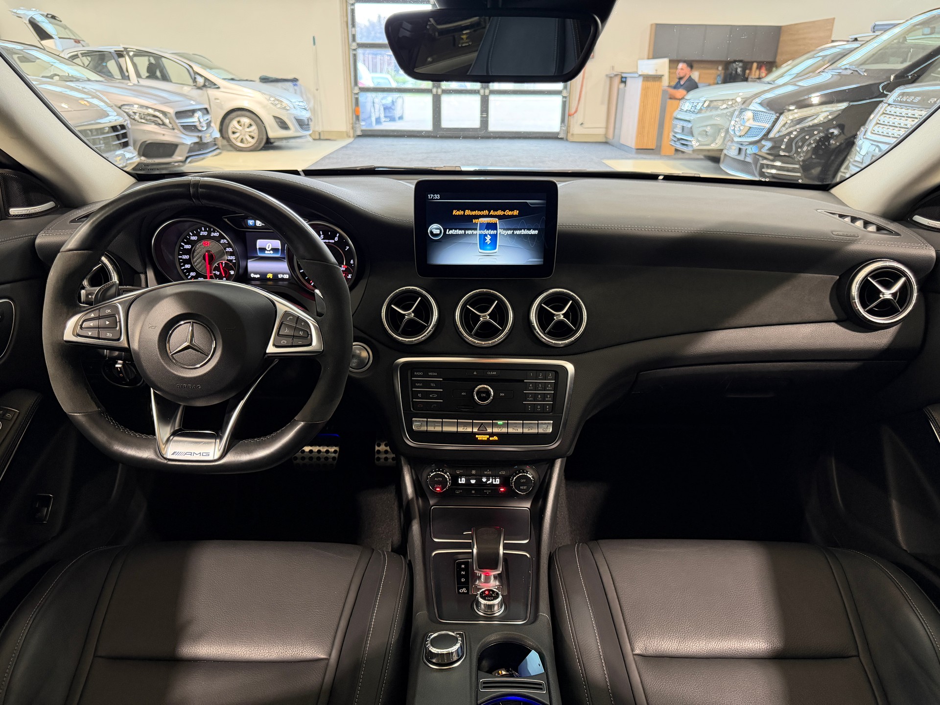MERCEDES-BENZ CLA Shooting Brake 45 AMG 4Matic Speedshift-image-12