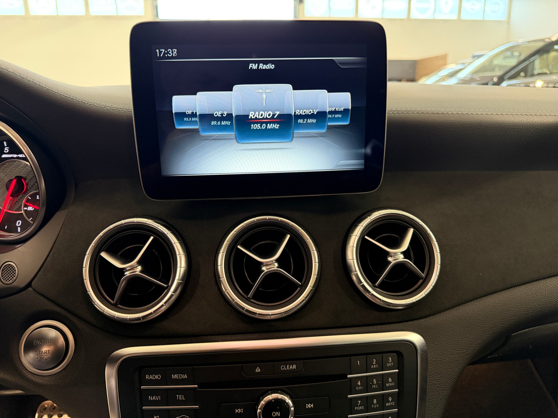 MERCEDES-BENZ CLA Shooting Brake 45 AMG 4Matic Speedshift-image-22