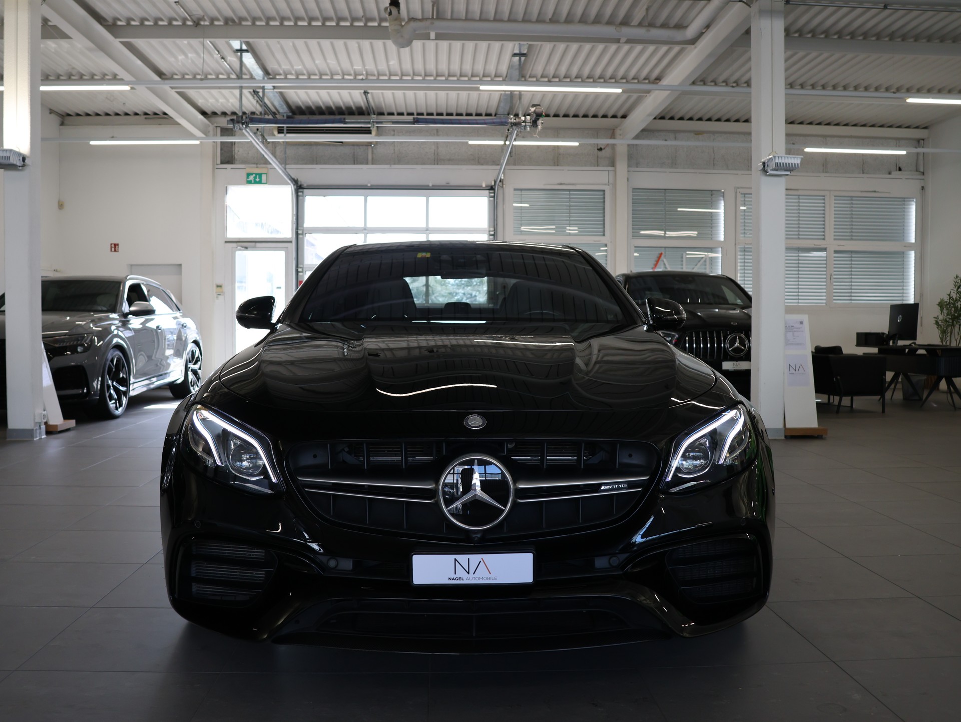 MERCEDES-BENZ E 63 AMG 4Matic Speedshift MCT-showroom-element-2