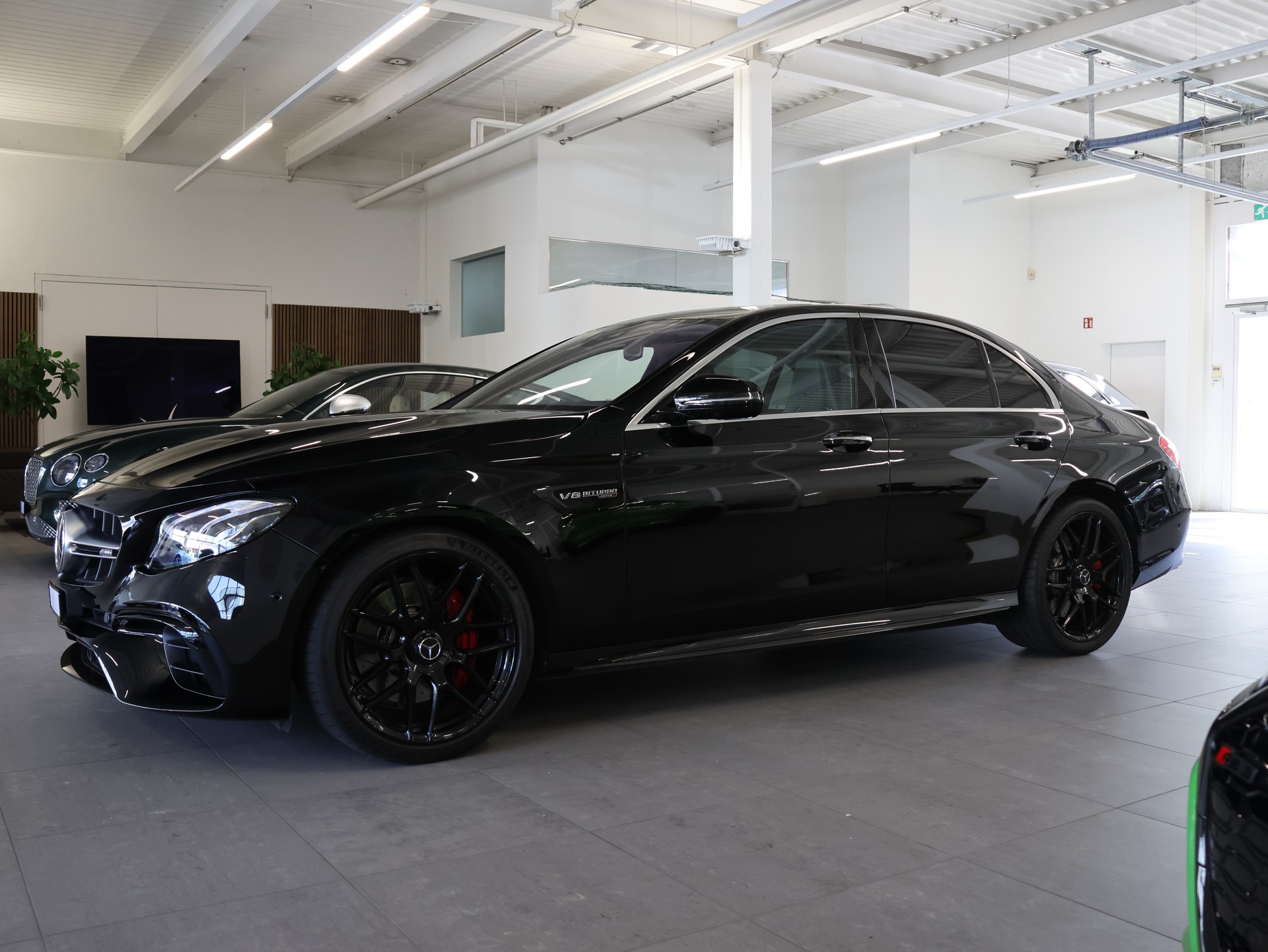 MERCEDES-BENZ E 63 AMG 4Matic Speedshift MCT-showroom-element-3