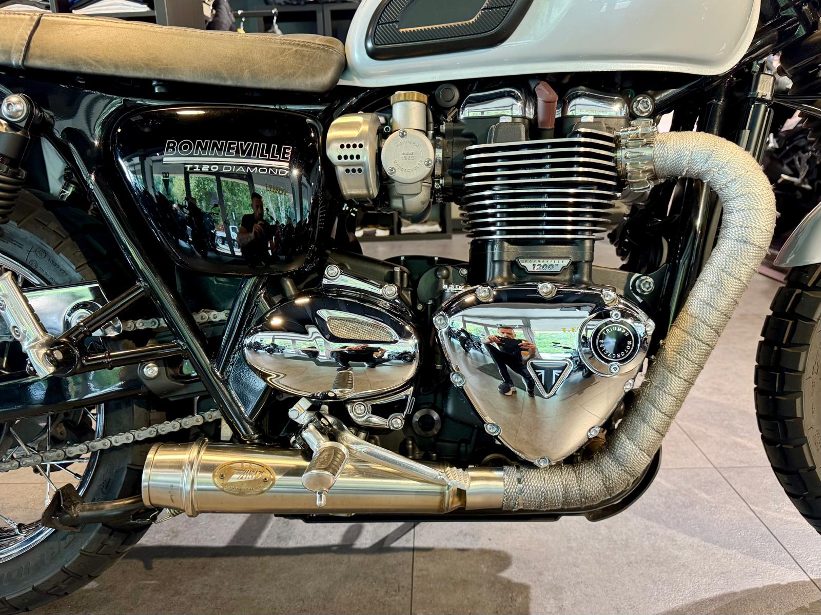TRIUMPH Bonneville T120 ABS-image-4