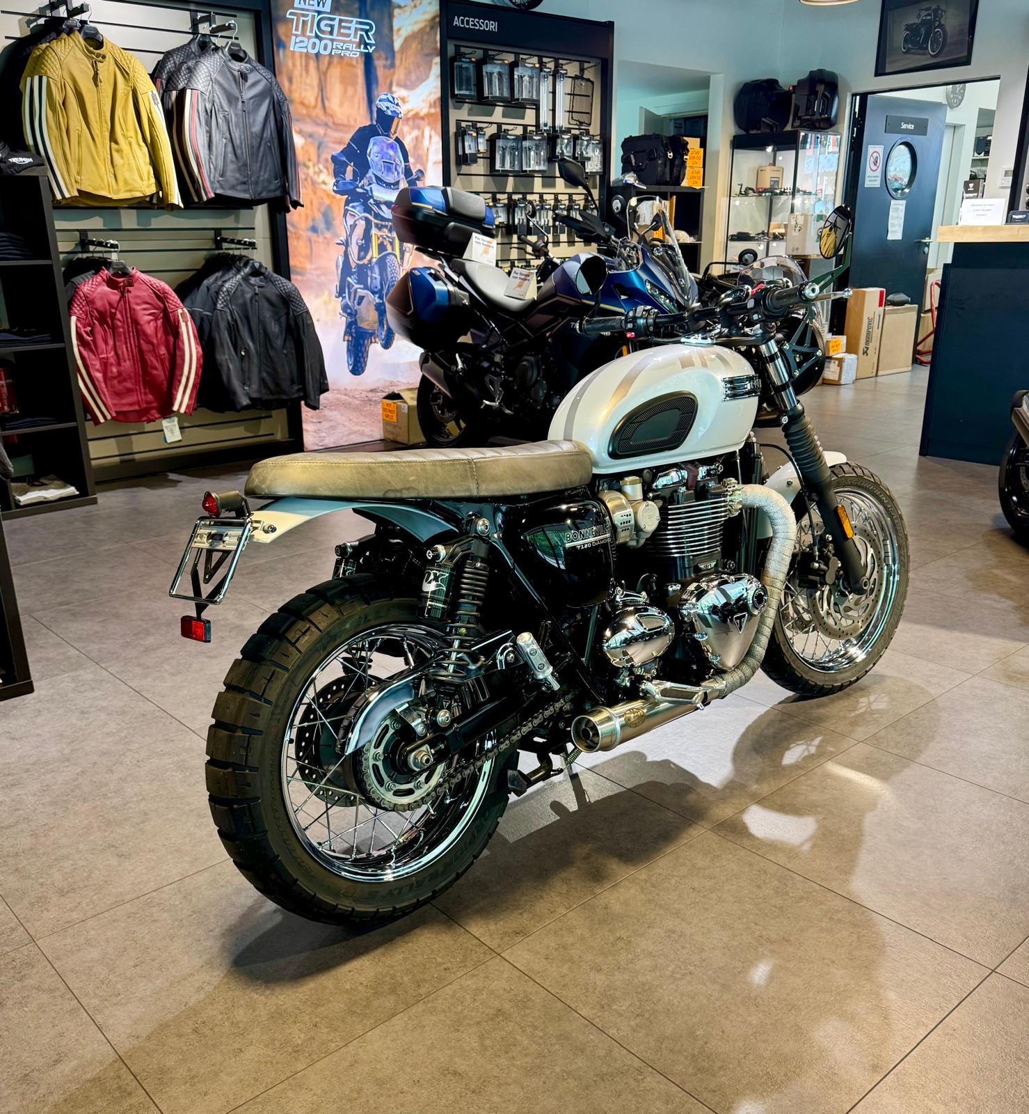 TRIUMPH Bonneville T120 ABS-image-5
