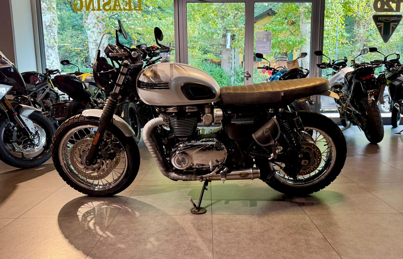 TRIUMPH Bonneville T120 ABS-image-3